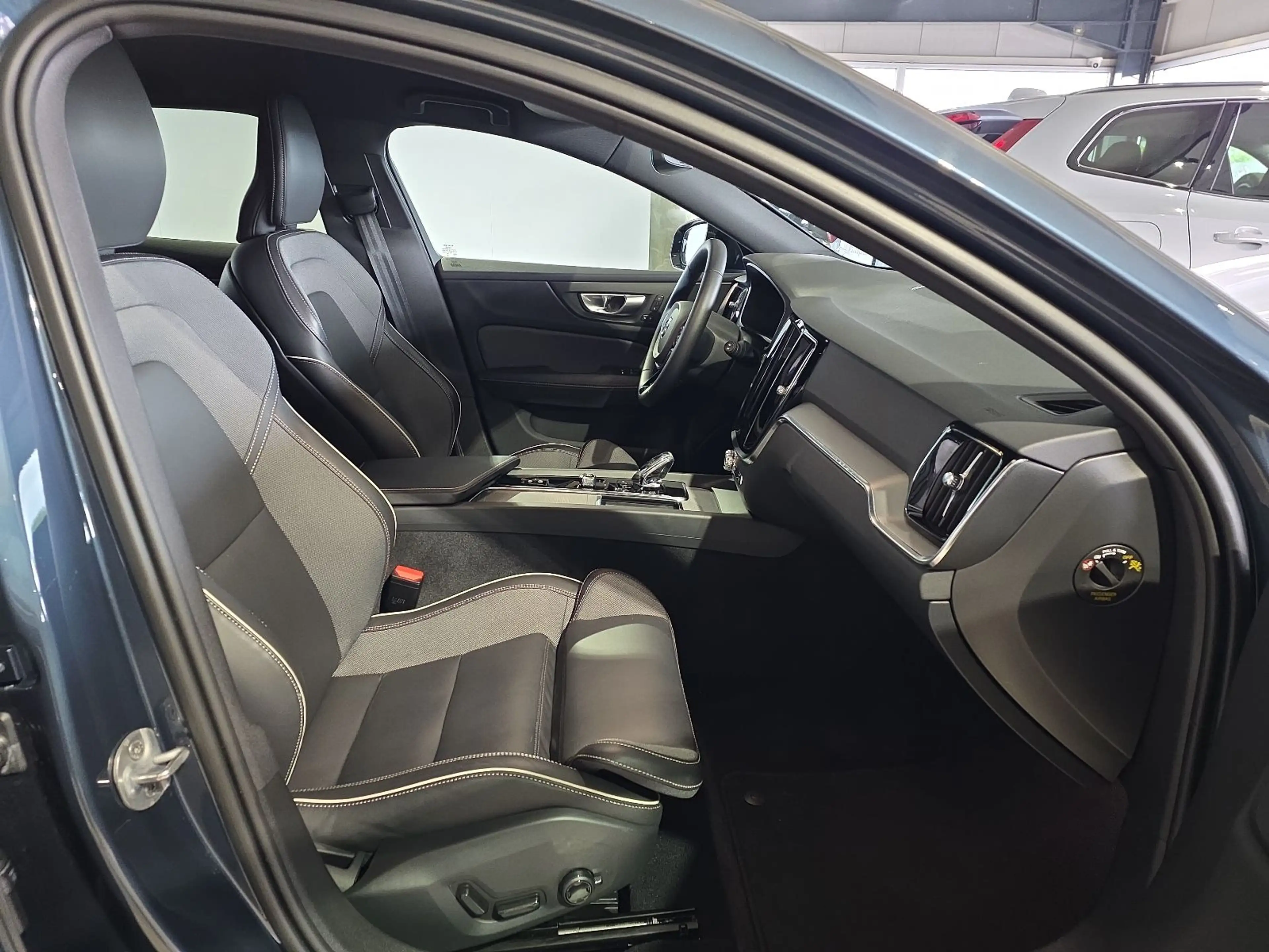 Volvo V60 B4 Plus Dark ACC AHK 19Zoll LED Sportsitze — photo 11