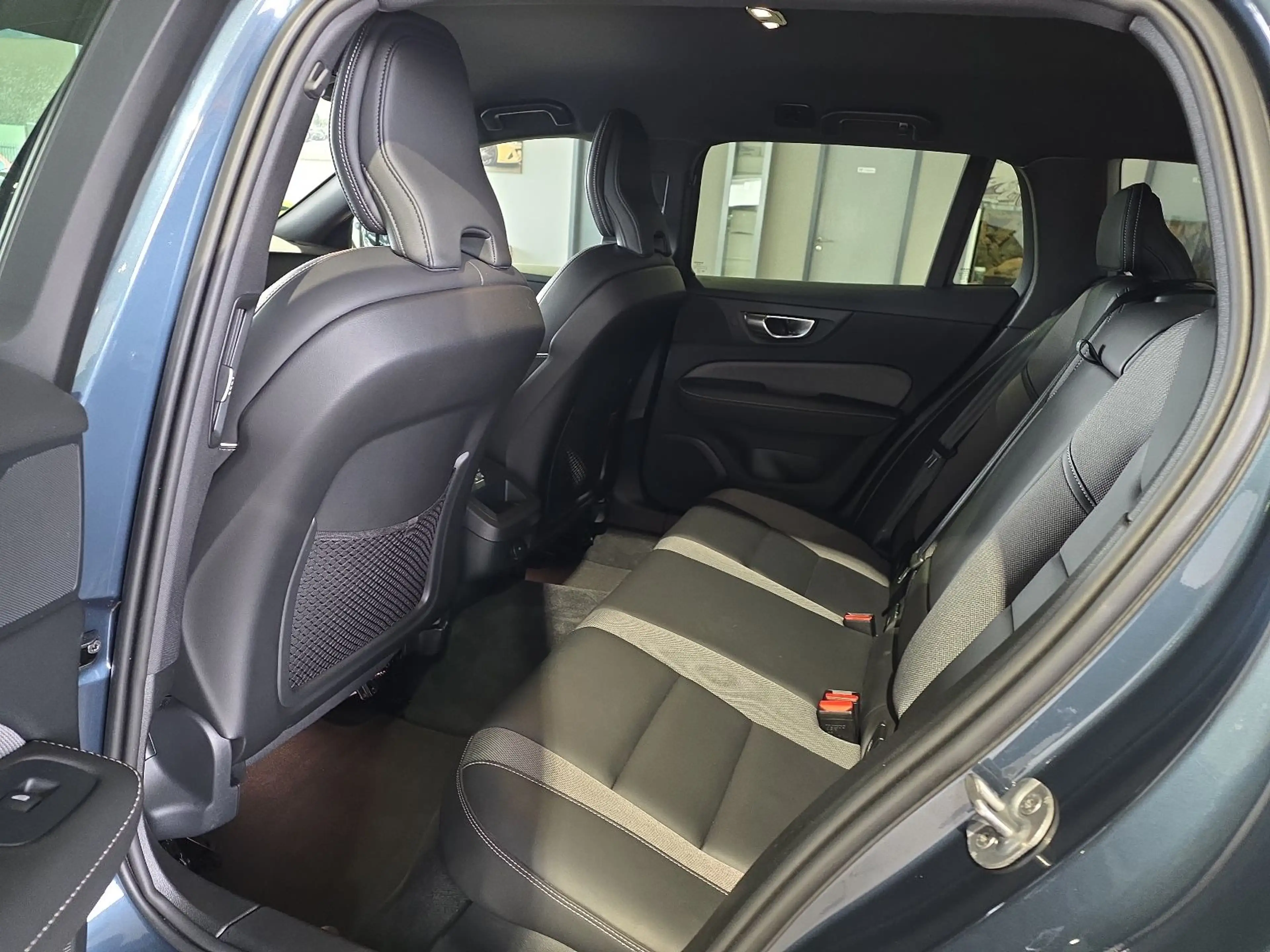 Volvo V60 B4 Plus Dark ACC AHK 19Zoll LED Sportsitze — photo 16