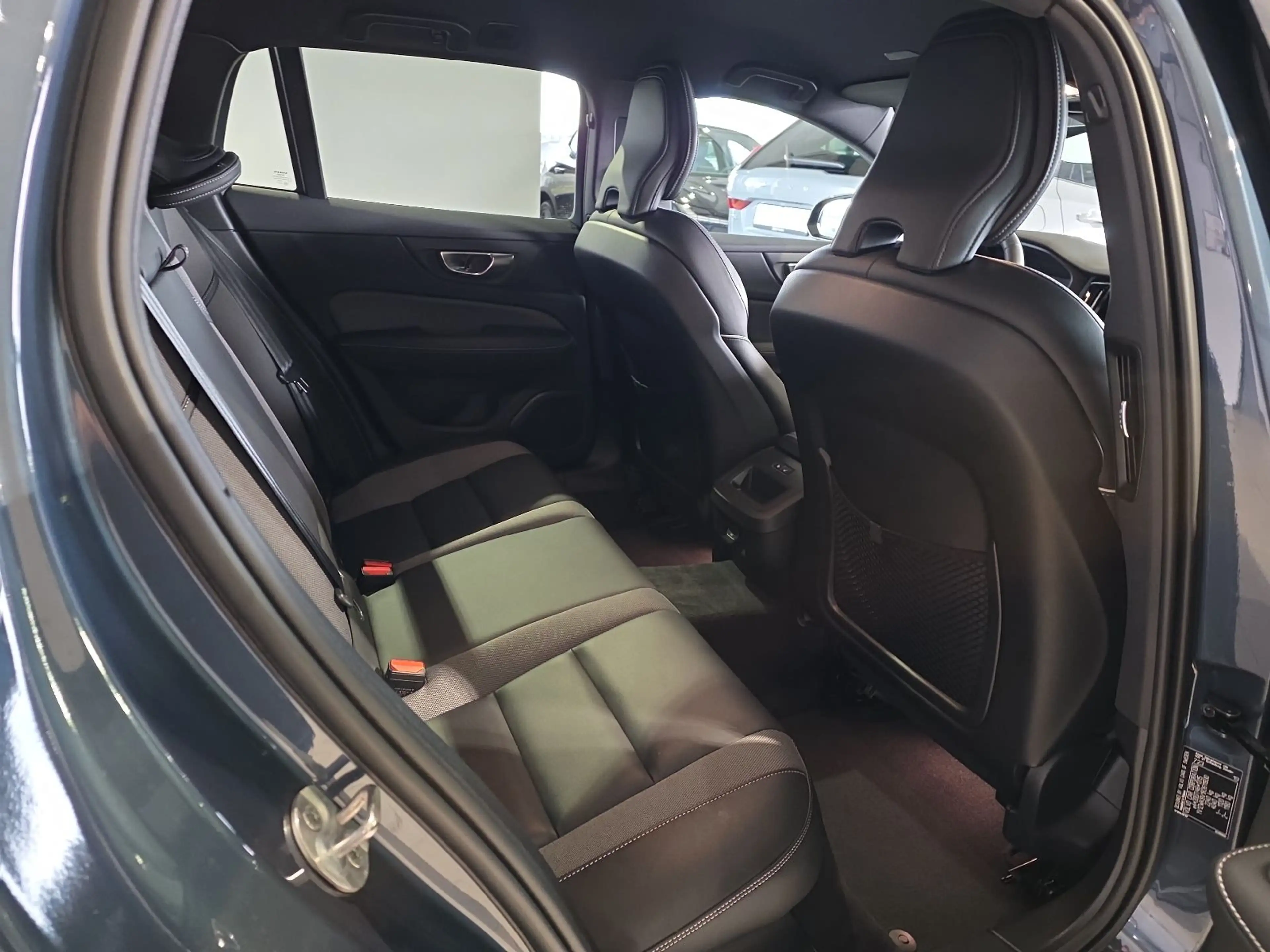 Volvo V60 B4 Plus Dark ACC AHK 19Zoll LED Sportsitze — photo 13