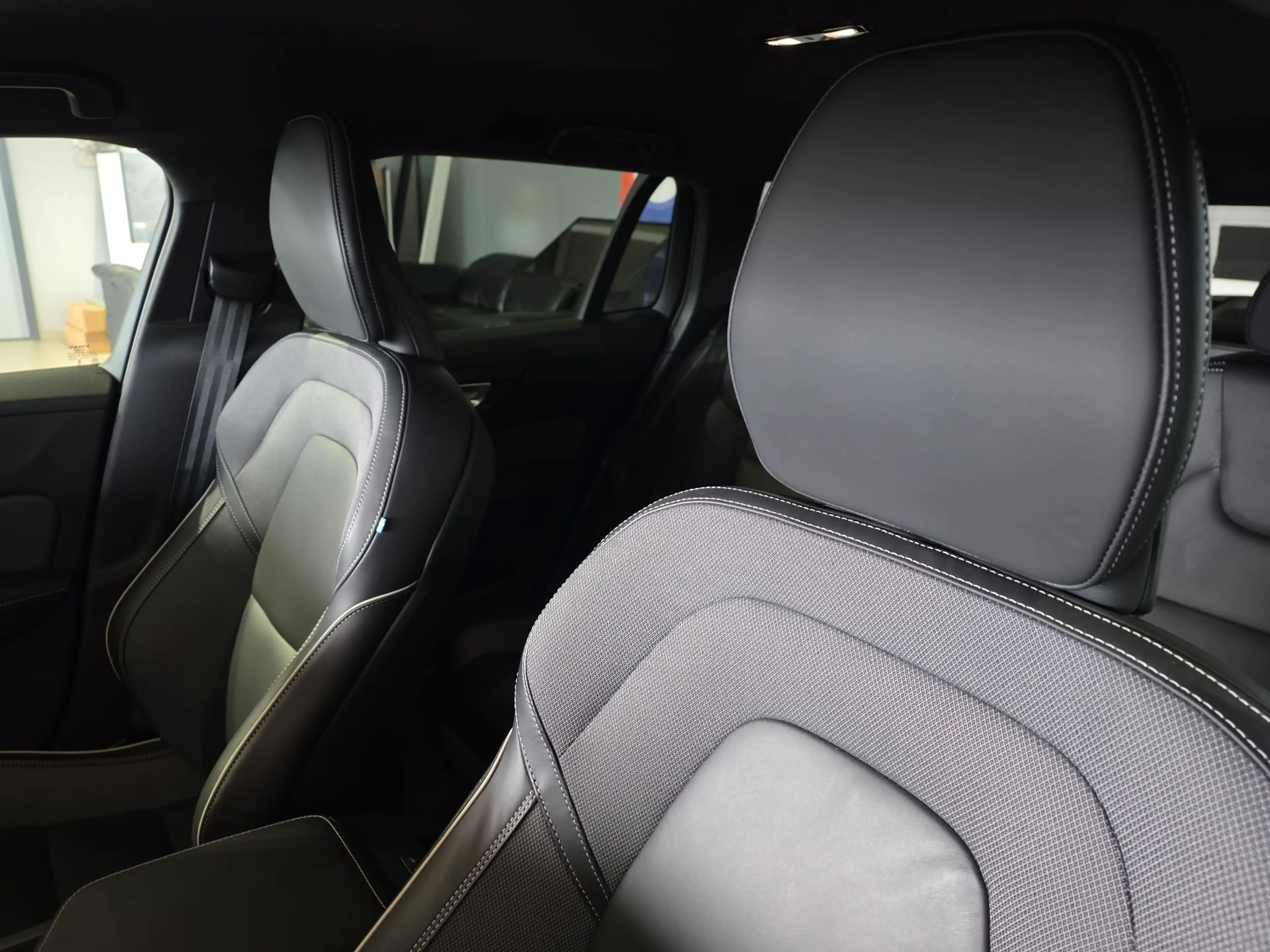 Volvo V60 B4 Plus Dark ACC AHK 19Zoll LED Sportsitze — photo 18