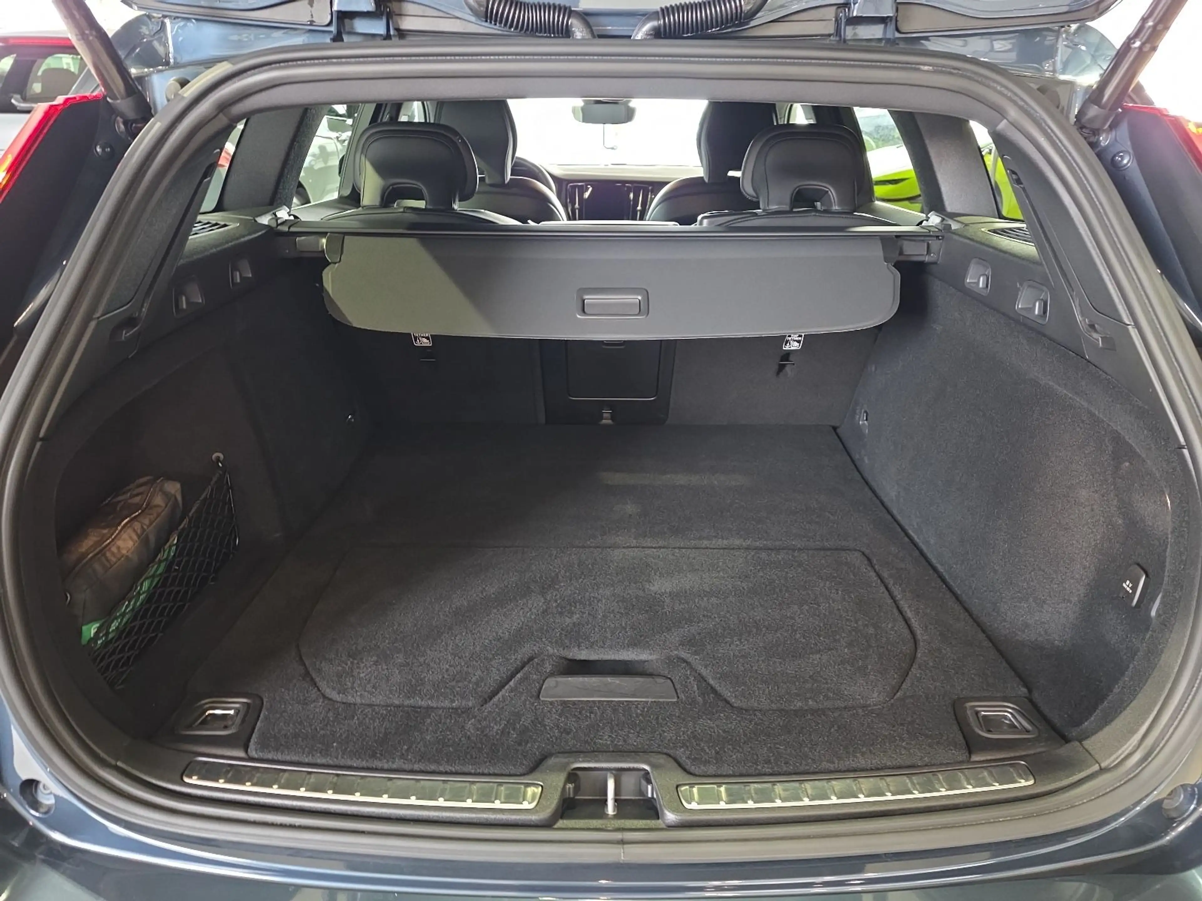 Volvo V60 B4 Plus Dark ACC AHK 19Zoll LED Sportsitze — photo 14