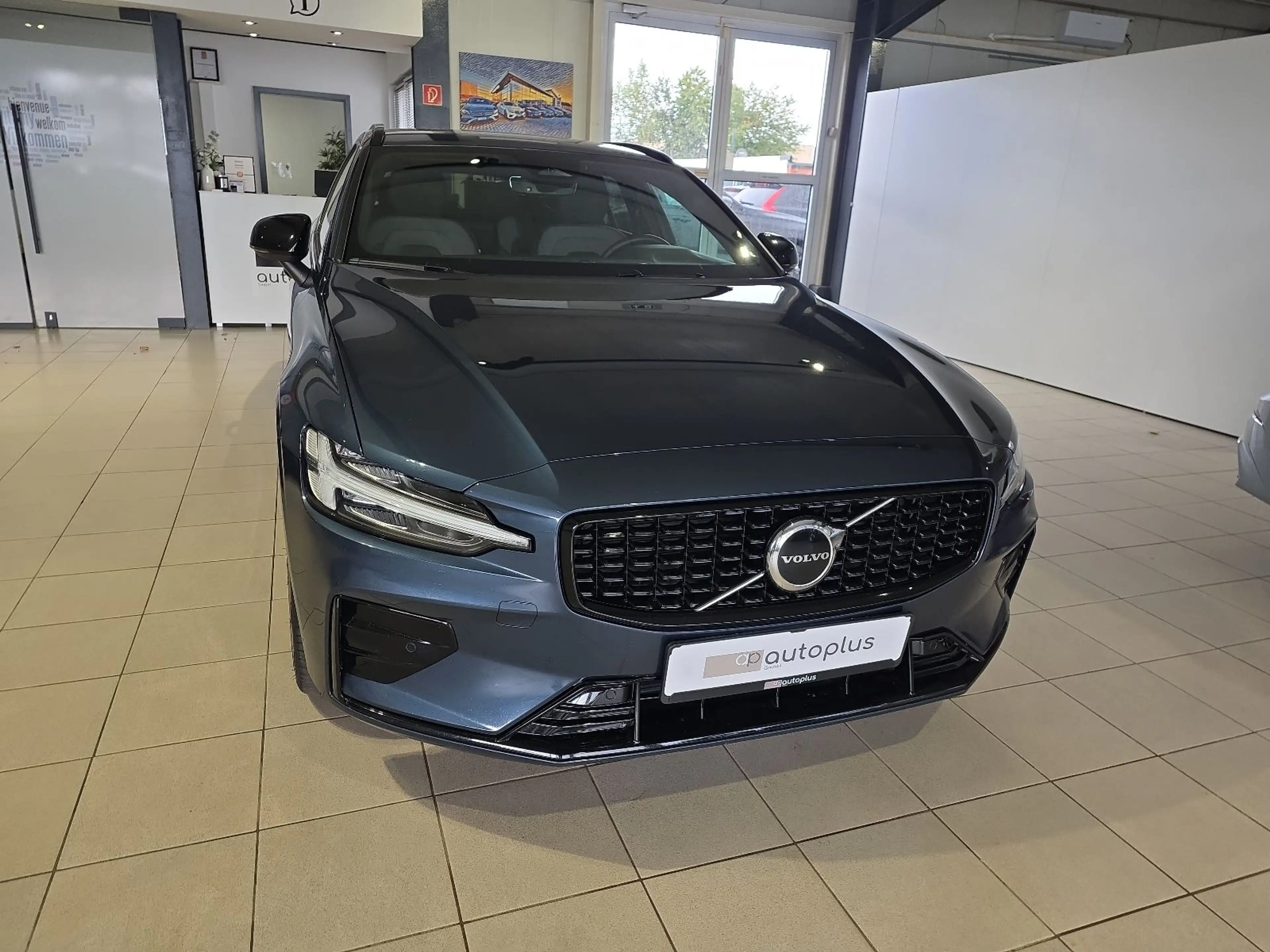 Volvo V60 B4 Plus Dark ACC AHK 19Zoll LED Sportsitze — photo 4