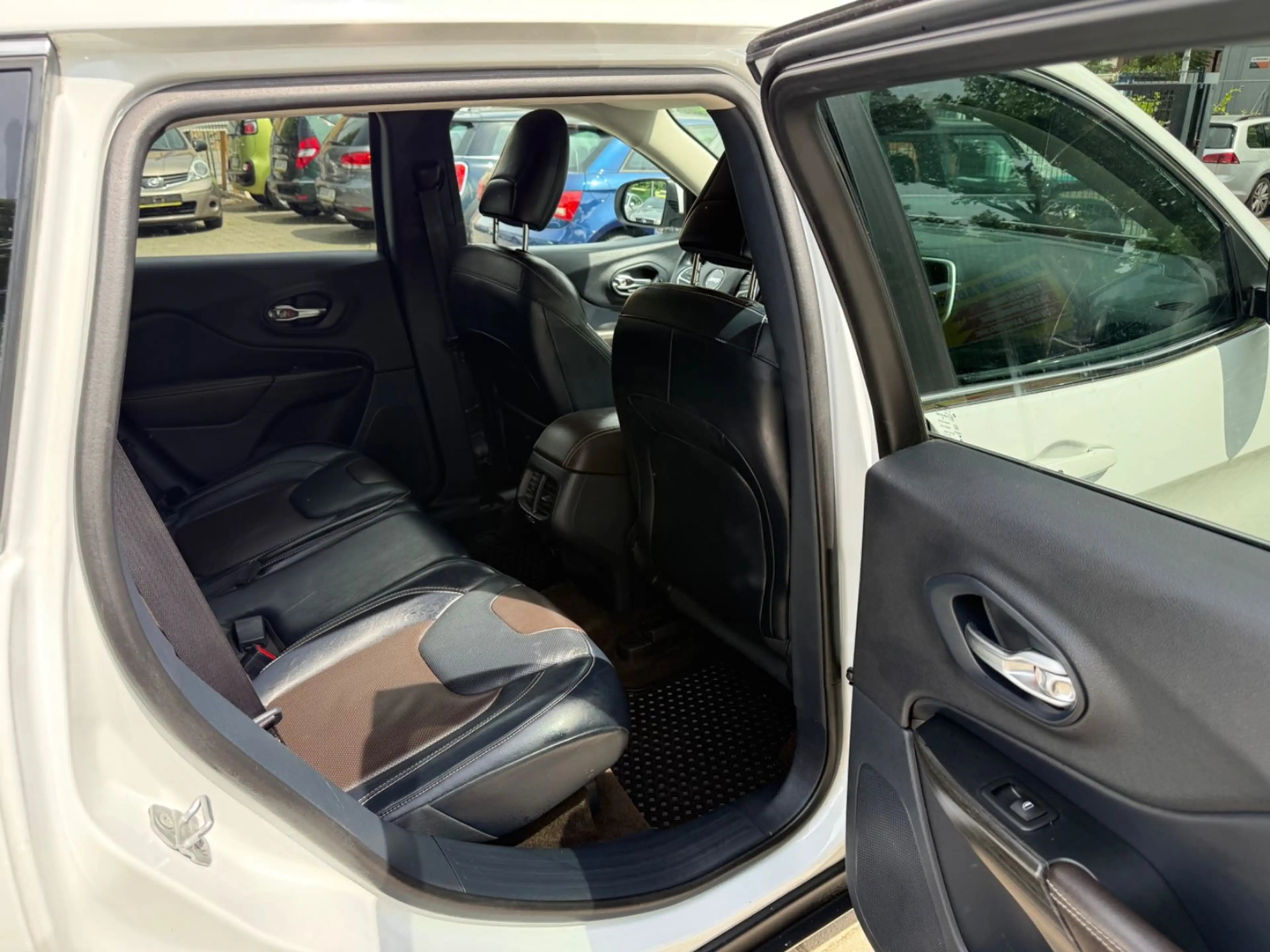 Jeep Cherokee Limited 4WD 2.2 MultiJet 147 kW 4x4 Lim — photo 12