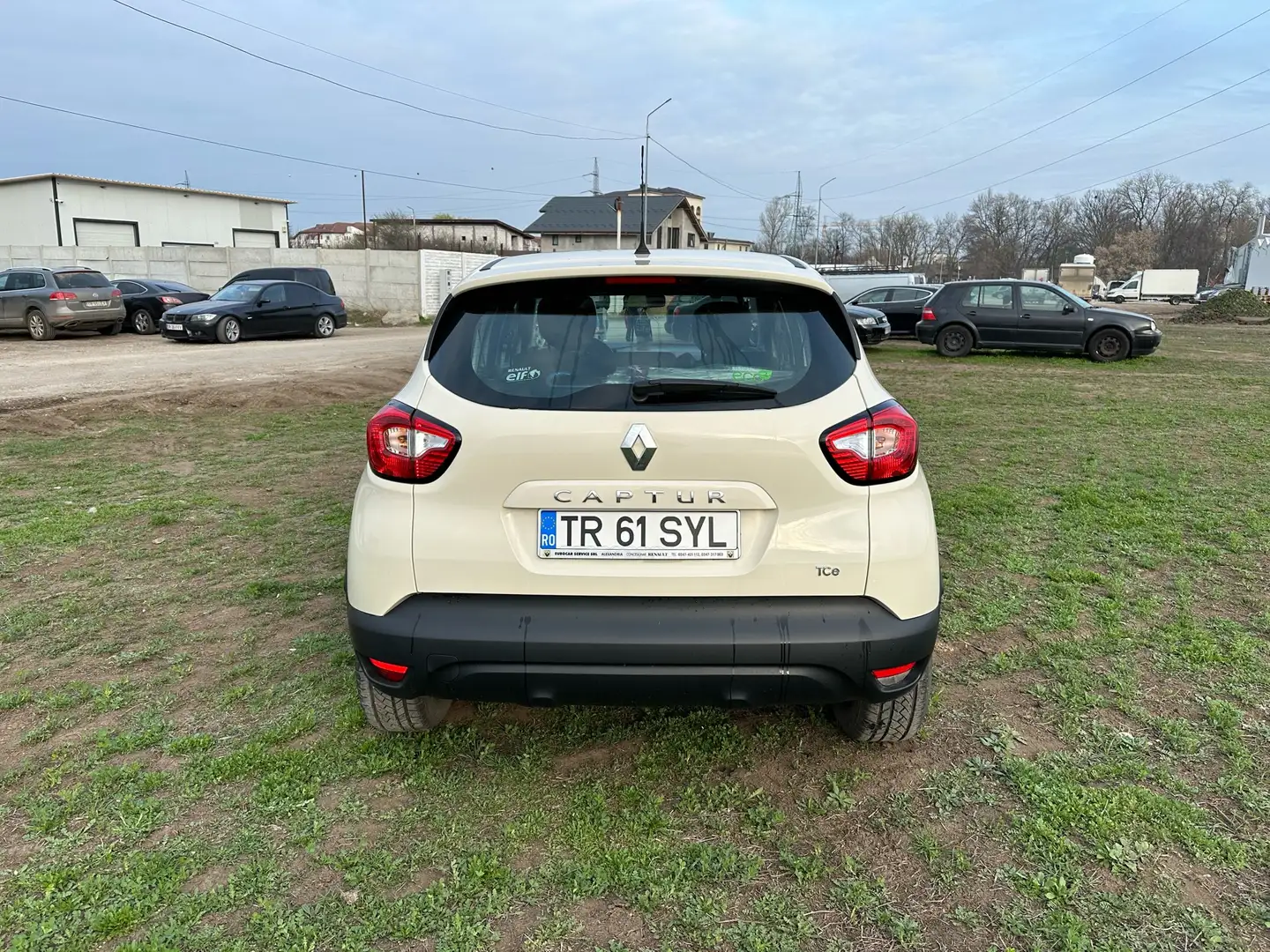 Renault Captur TCe eco2 Energy Intens 90 Beżowy - 2