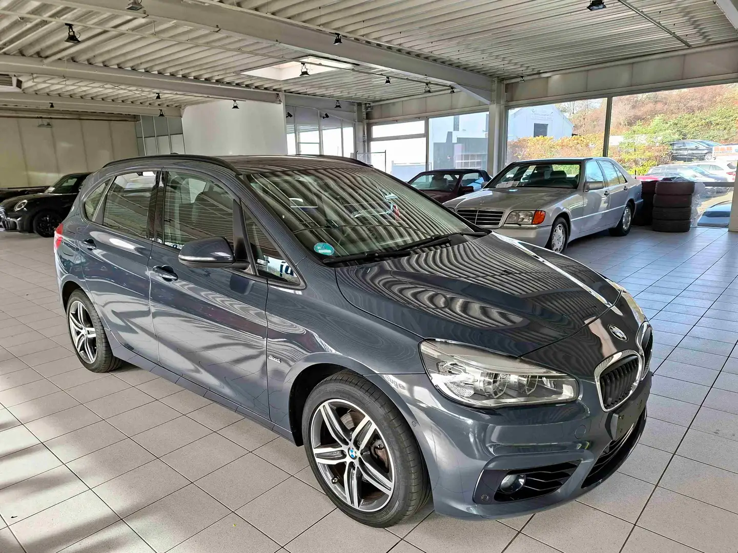 BMW 218 218i Active Navi Kamera Tourer Sport Line AHK Grau - 2