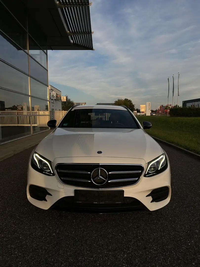 Mercedes-Benz E 220 d T Aut. AMG-Line Weiß - 2