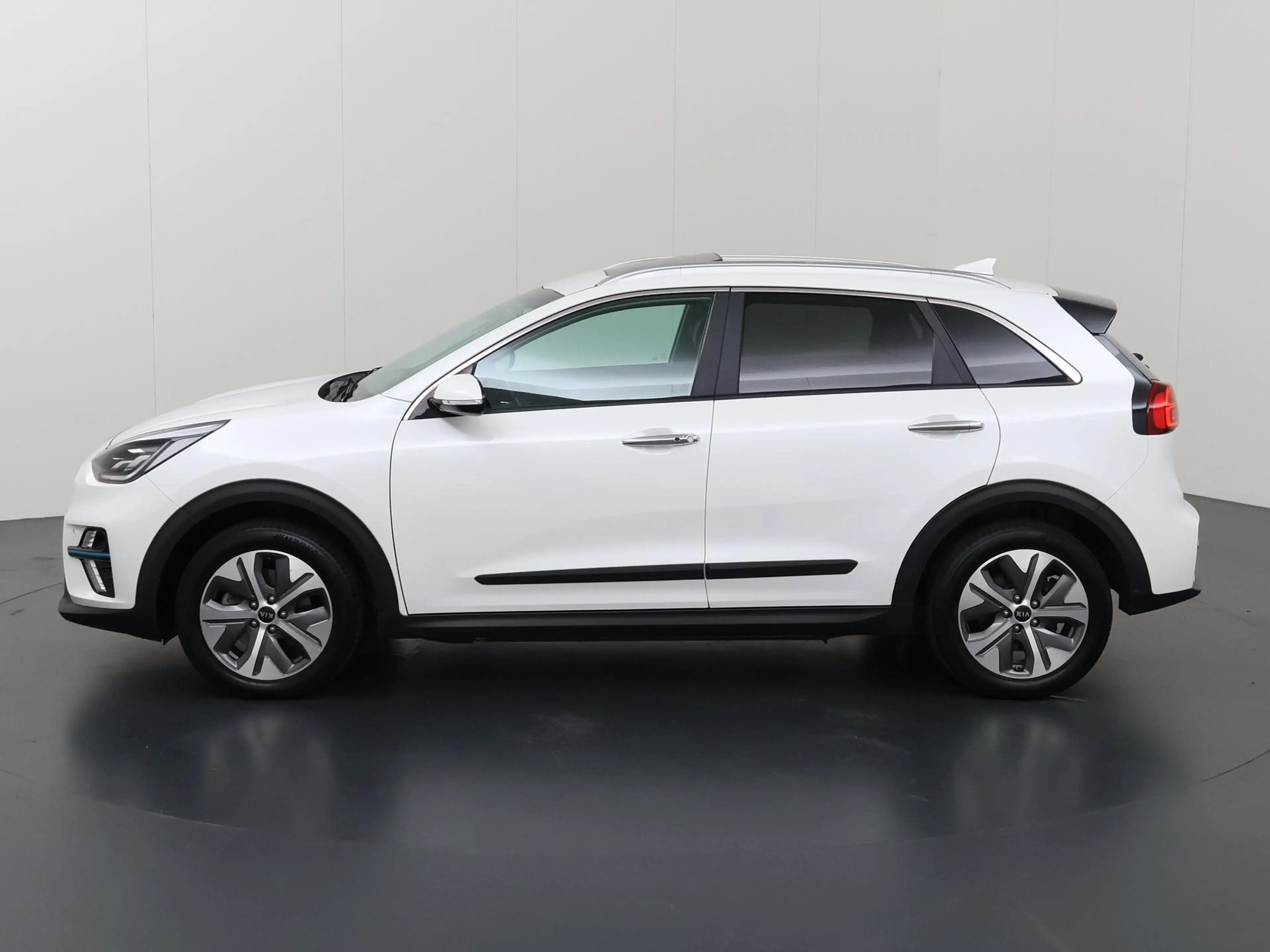 Kia e-Niro ExecutiveLine 64 kWh | Schuif/kanteldak | Lederen — photo 5