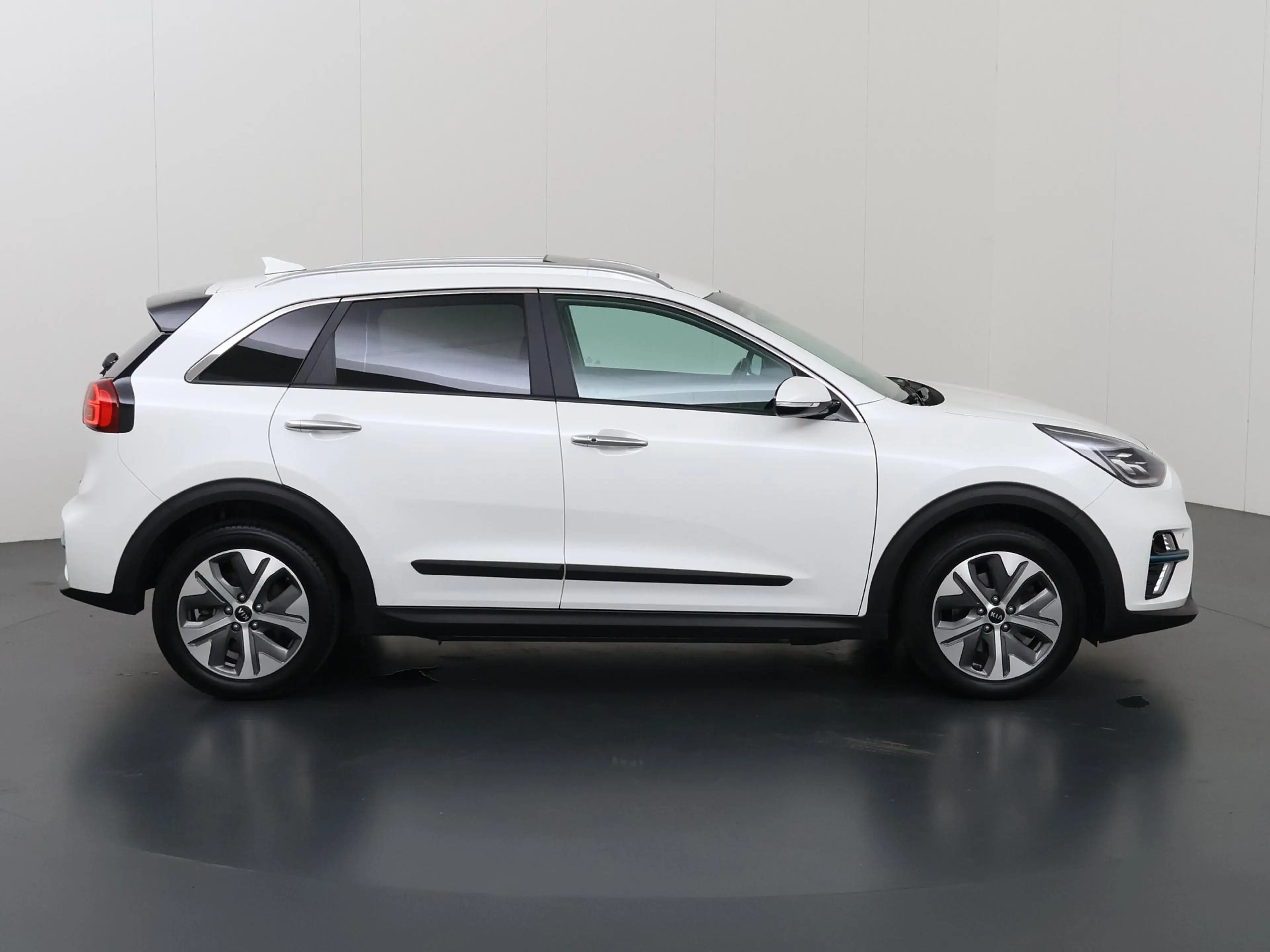 Kia e-Niro ExecutiveLine 64 kWh | Schuif/kanteldak | Lederen — photo 6