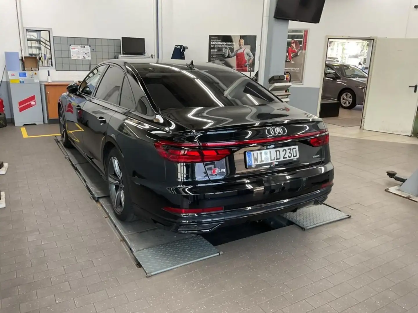 Audi A8 50 TDI quattro Schwarz - 2