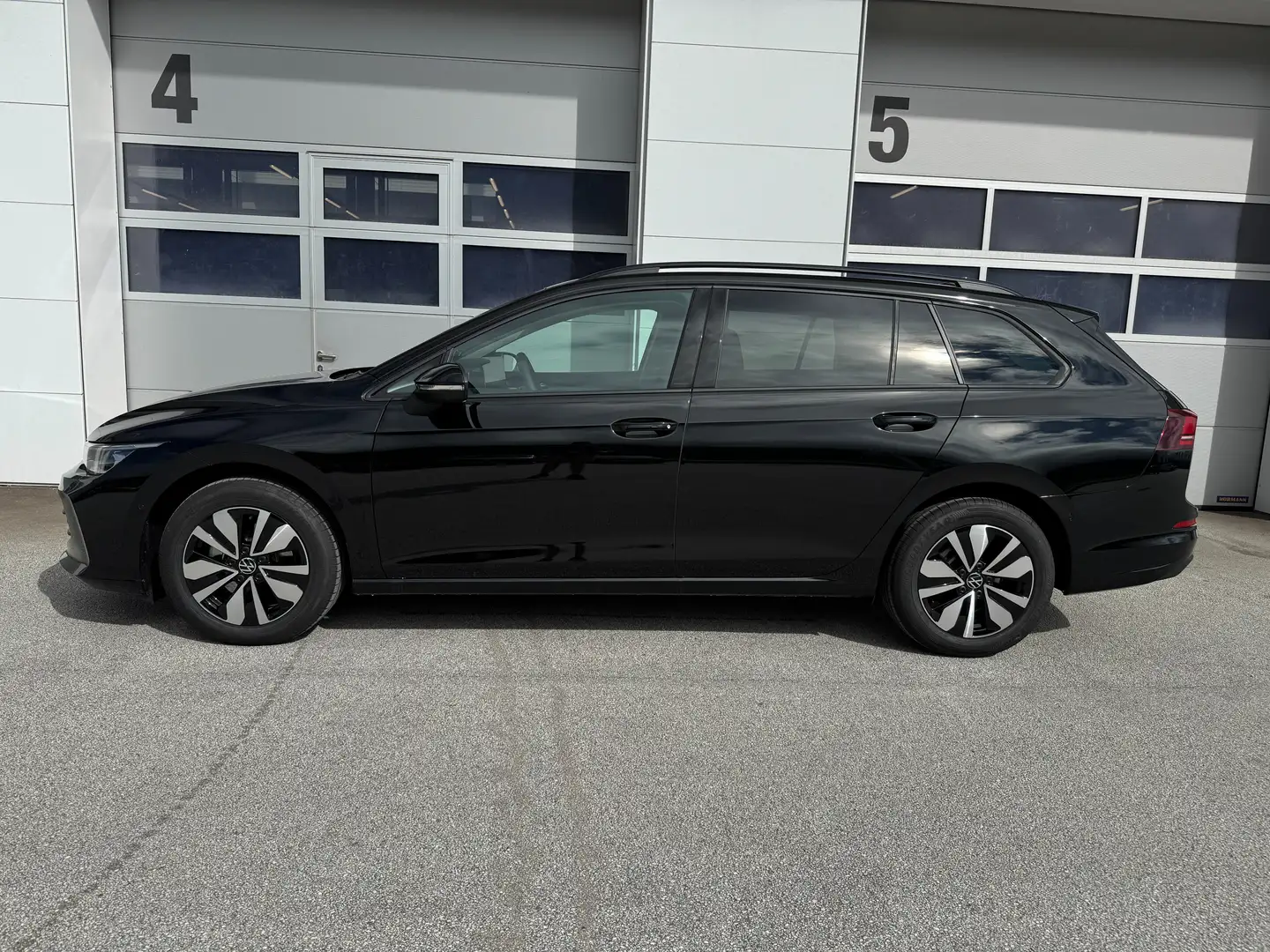 Volkswagen Golf Variant Business mHeV DSG Schwarz - 2
