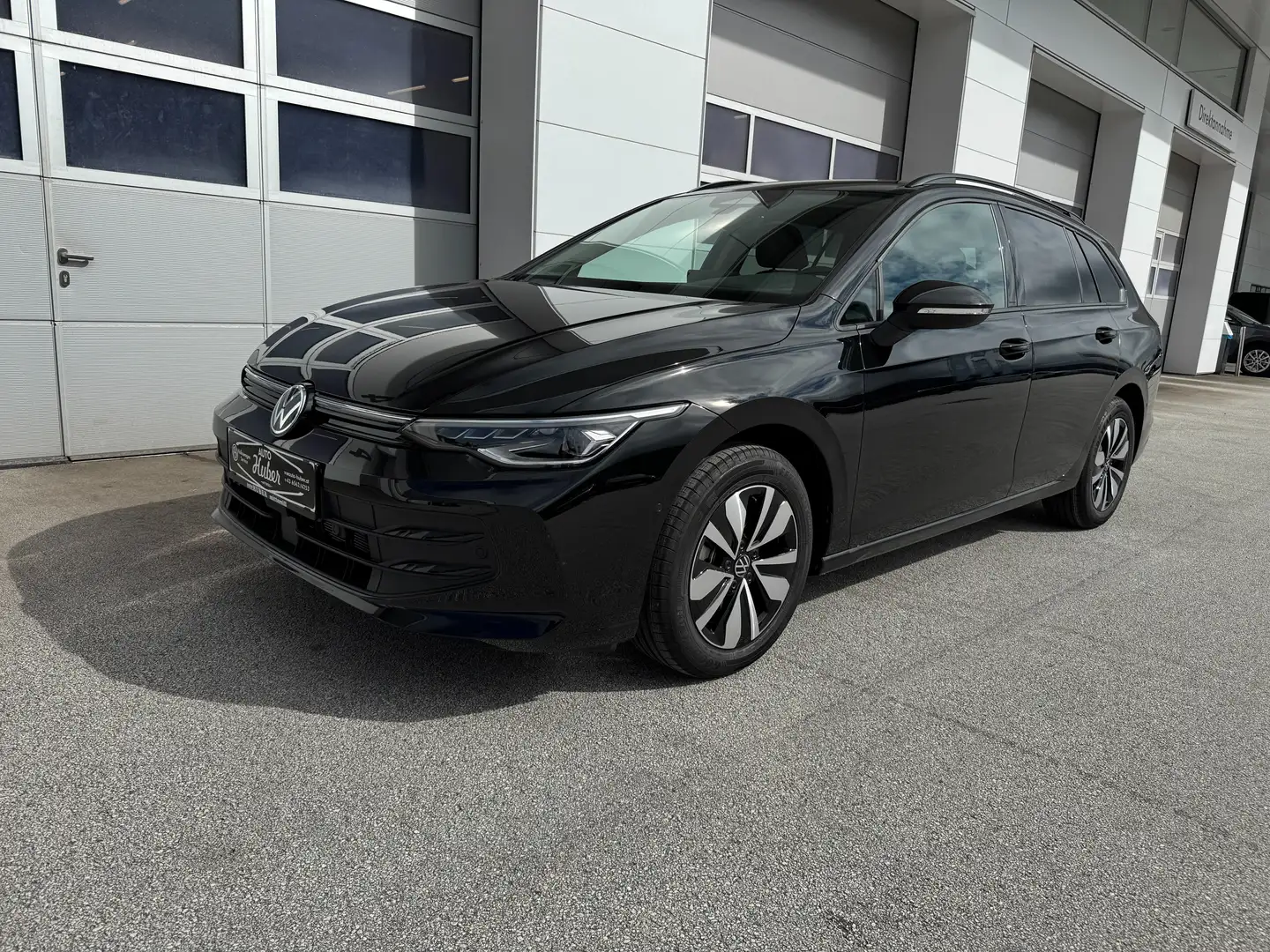 Volkswagen Golf Variant Business mHeV DSG Schwarz - 1