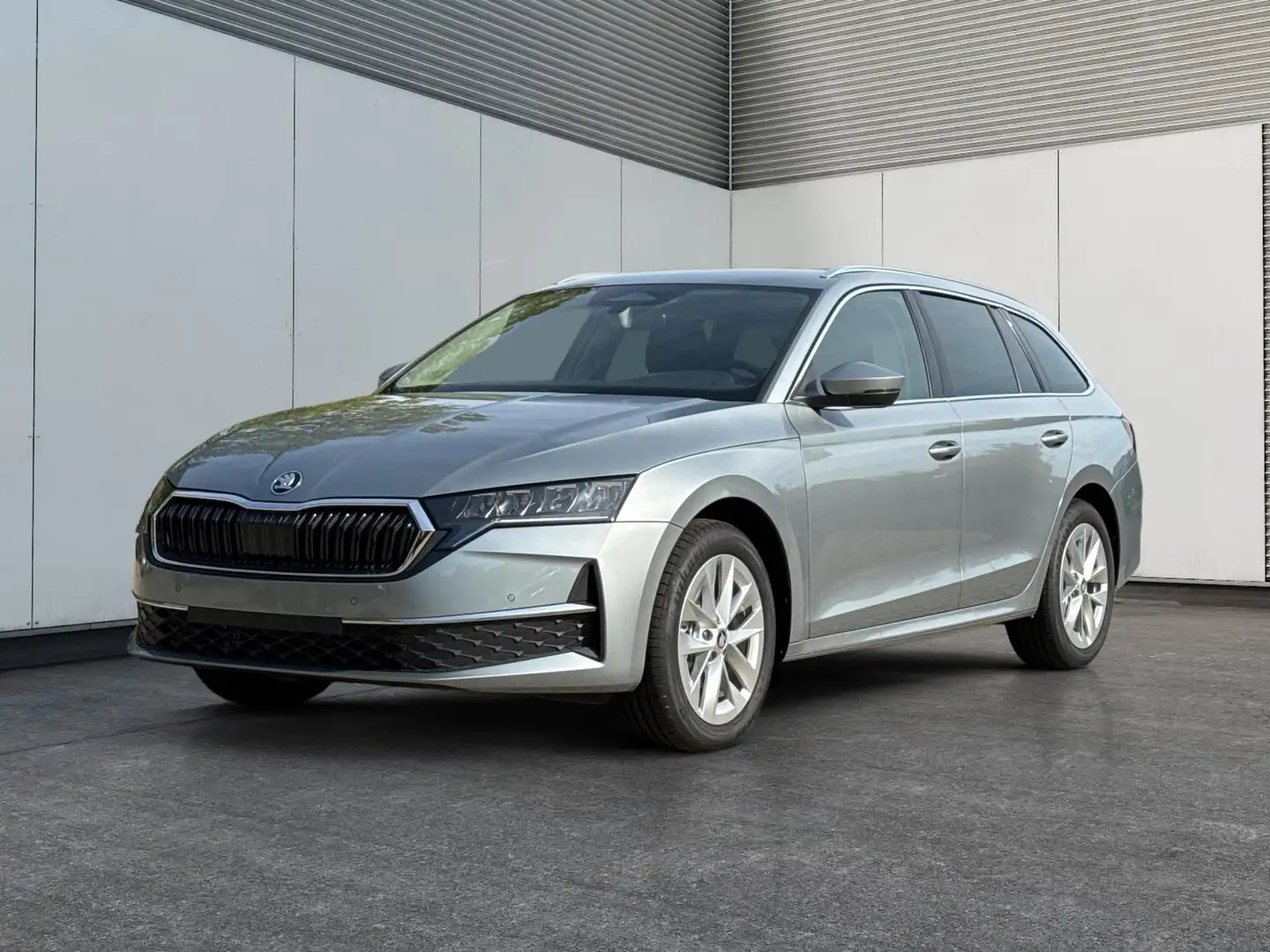 Skoda Octavia Combi Selection ACC+AHK+eHK+KAM+PDC+LED+17"ALU+... Silber - 1