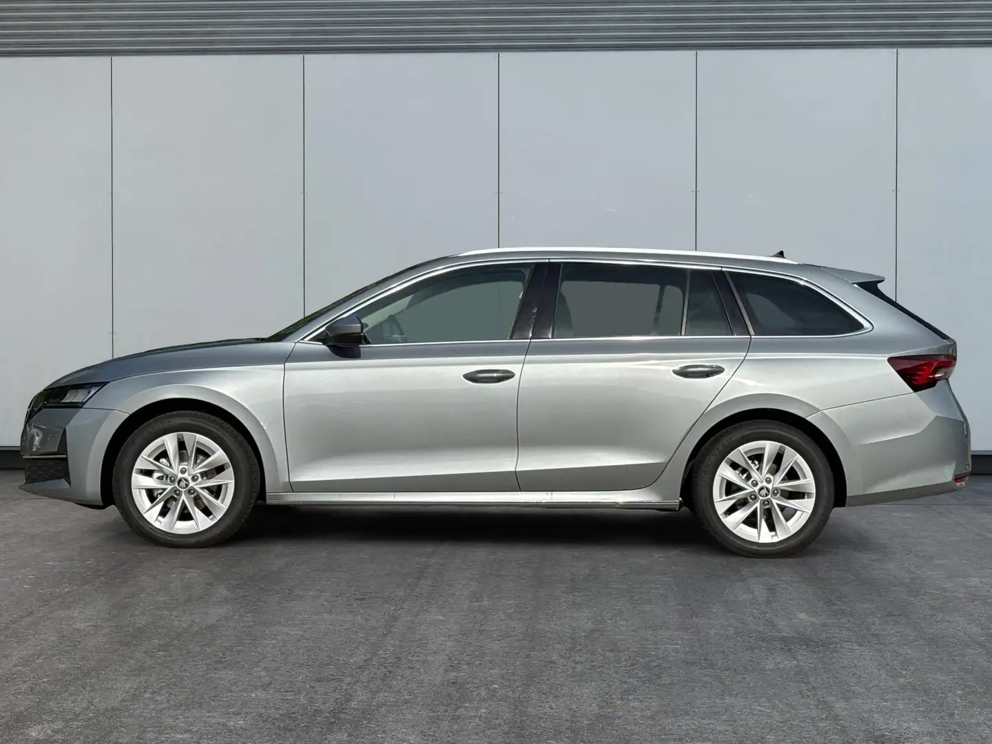 Skoda Octavia Combi Selection ACC+AHK+eHK+KAM+PDC+LED+17"ALU+... Silber - 2