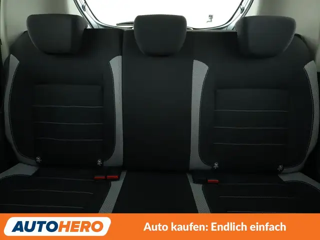 Dacia Sandero view 15