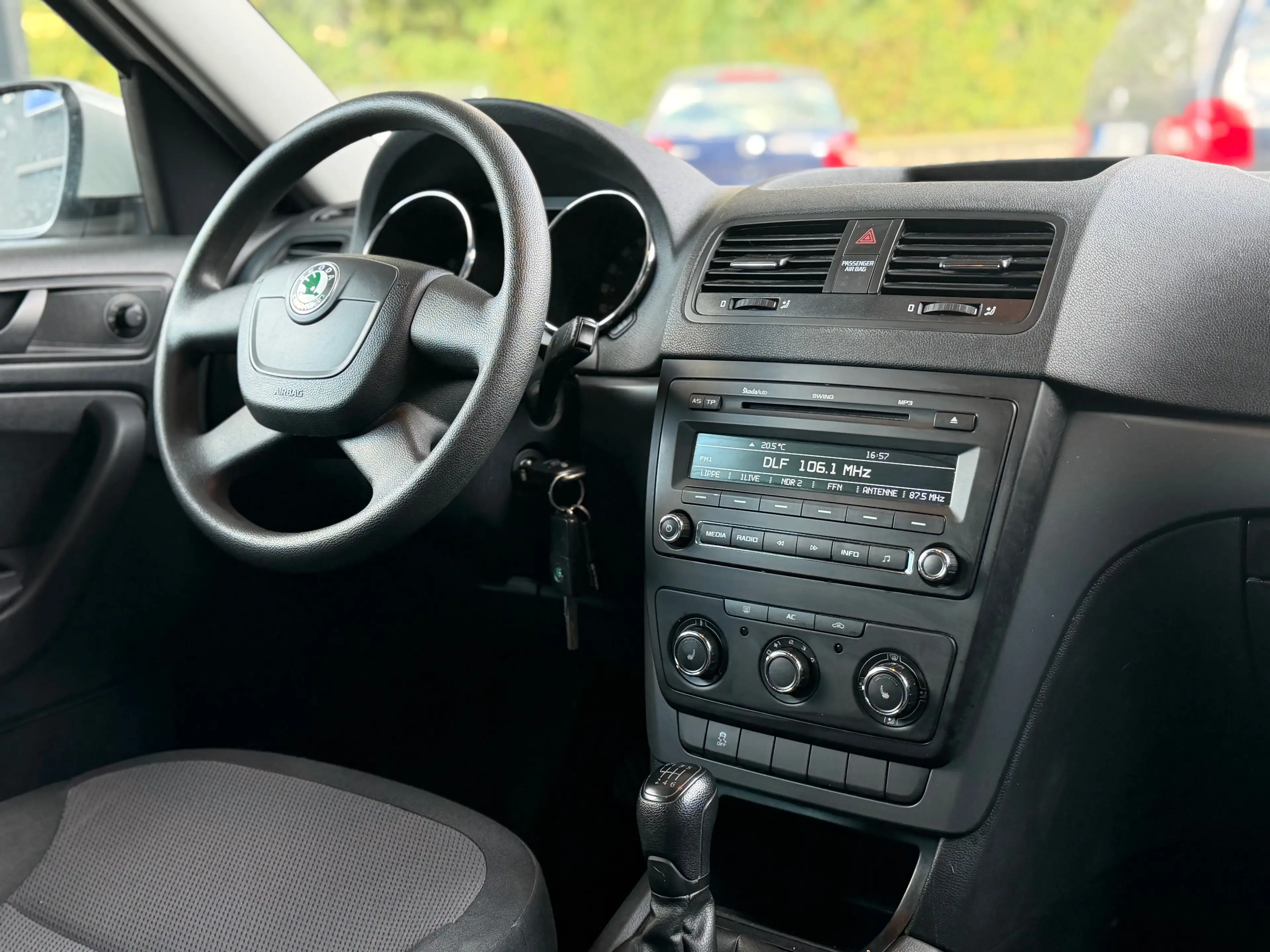 Skoda Yeti Plus Edition/12 Monate Garantie/Pano/Sitzheizung/AHK — photo 14