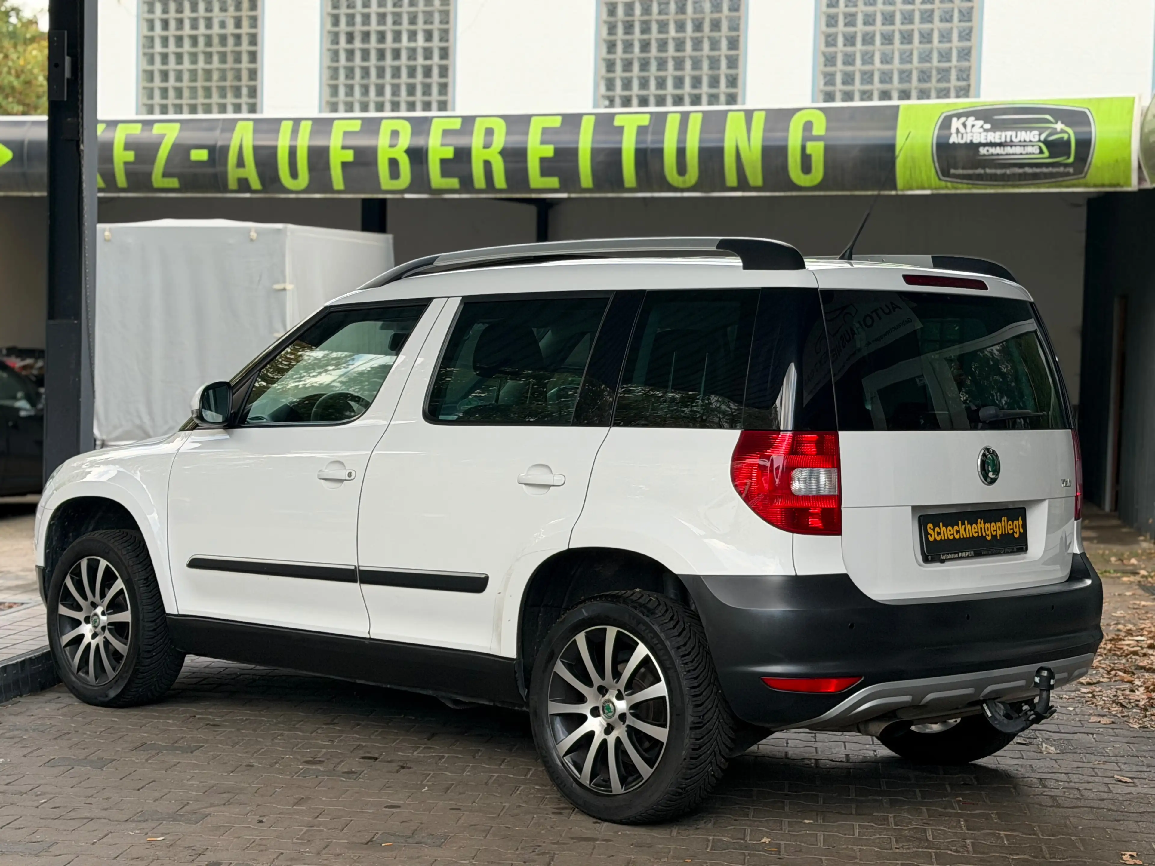 Skoda Yeti Plus Edition/12 Monate Garantie/Pano/Sitzheizung/AHK — photo 3