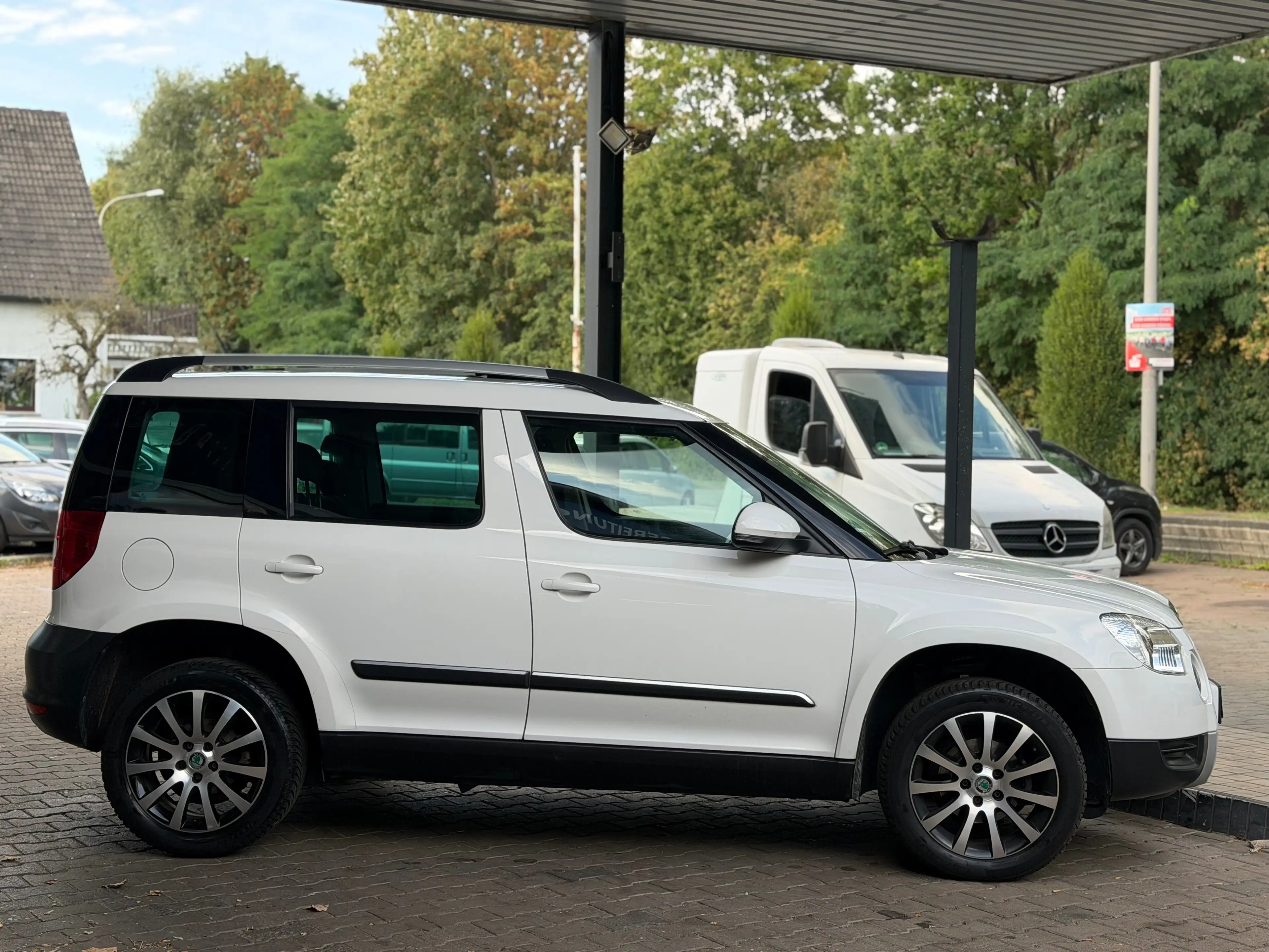 Skoda Yeti Plus Edition/12 Monate Garantie/Pano/Sitzheizung/AHK — photo 5