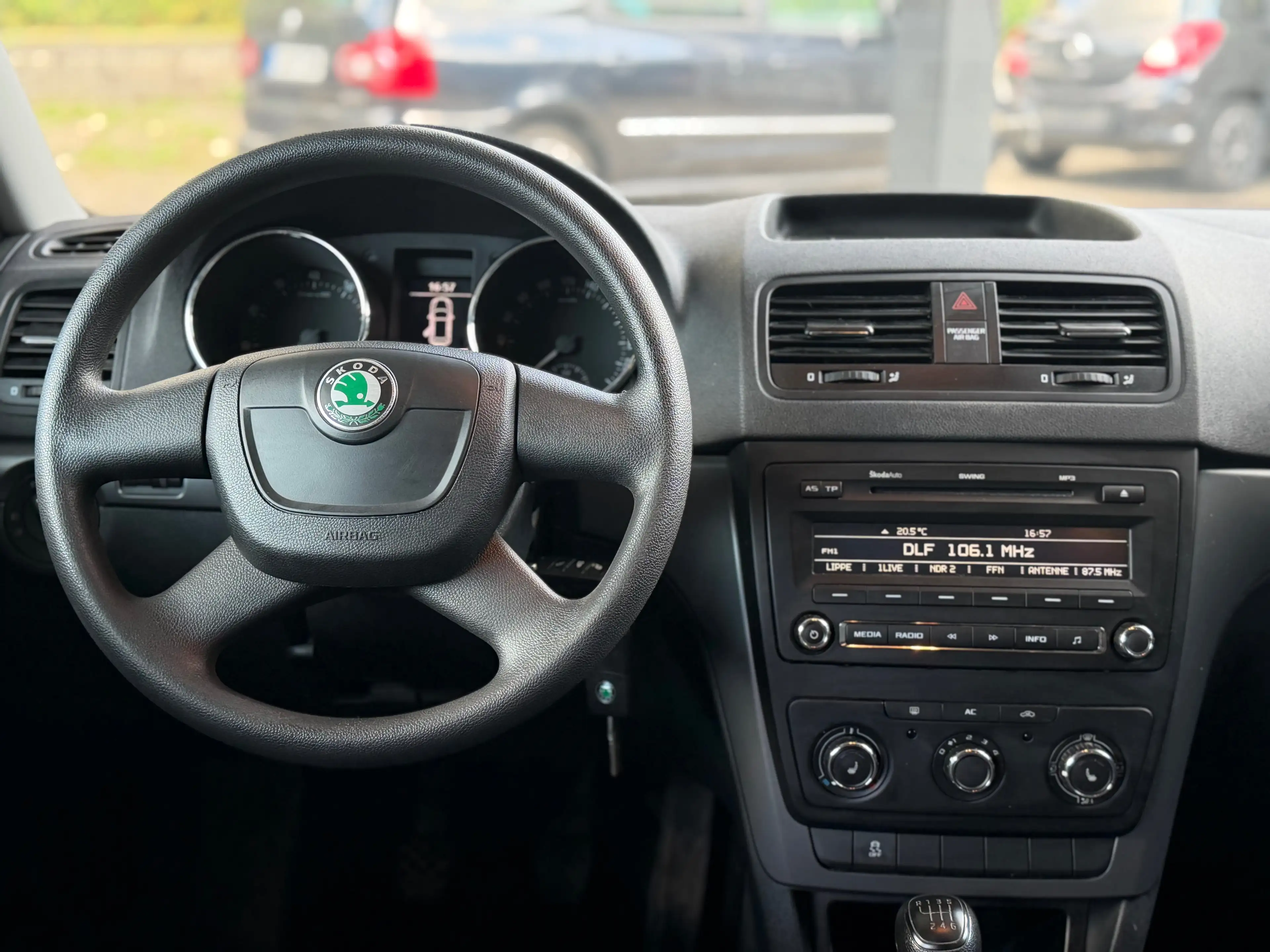 Skoda Yeti Plus Edition/12 Monate Garantie/Pano/Sitzheizung/AHK — photo 15