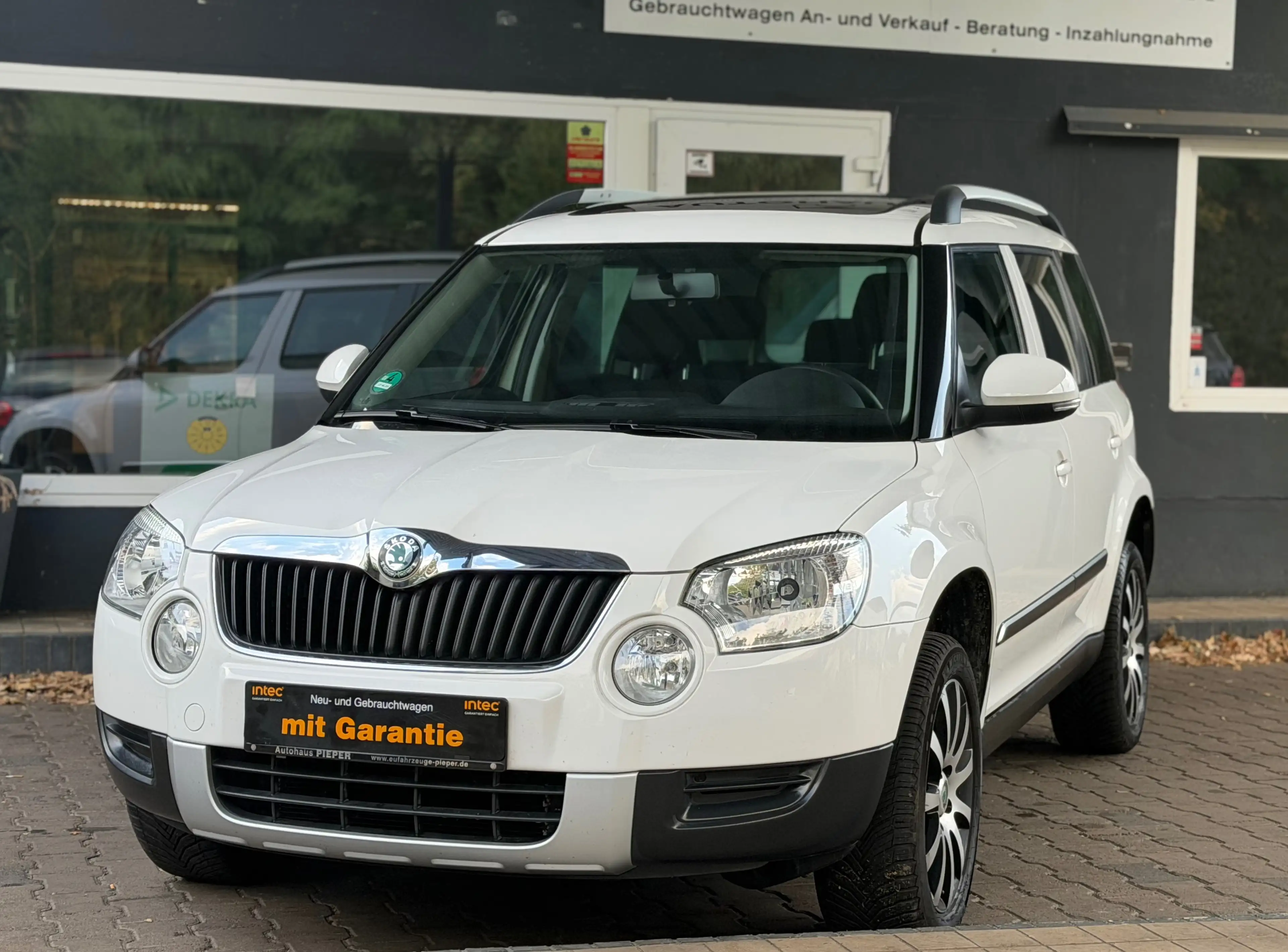 Skoda Yeti Plus Edition/12 Monate Garantie/Pano/Sitzheizung/AHK