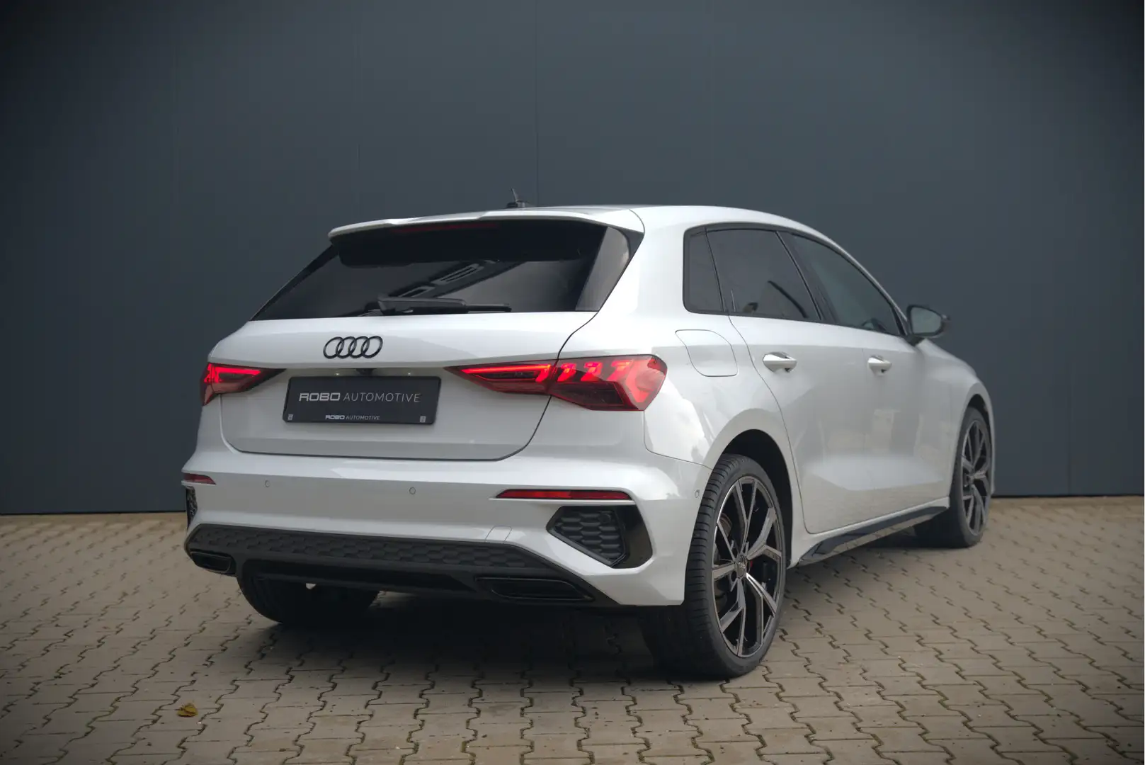Audi A3 Sportback 45 TFSI e S edition Competition | S-Line Blanc - 2