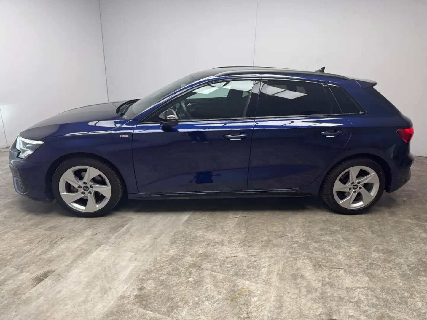 Audi A3 Sportback 30 TFSI S line Klima Navi Einparkhilfe Blau - 2