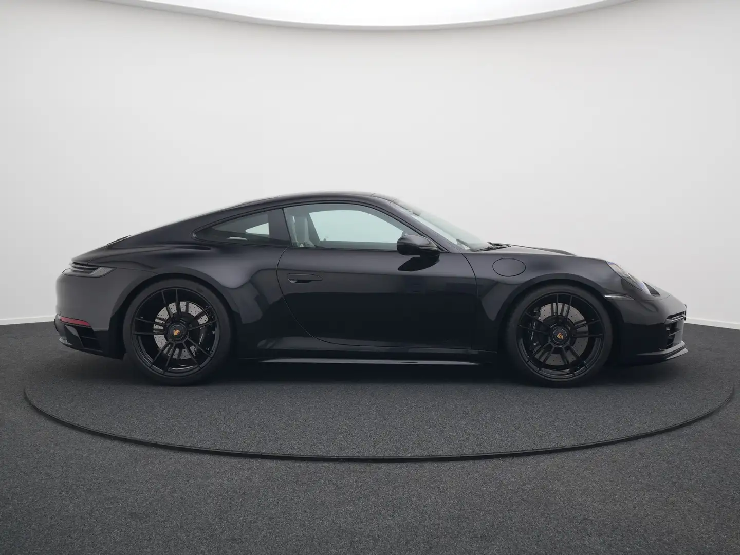 Porsche 992 Carrera 4 GTS Schwarz - 2