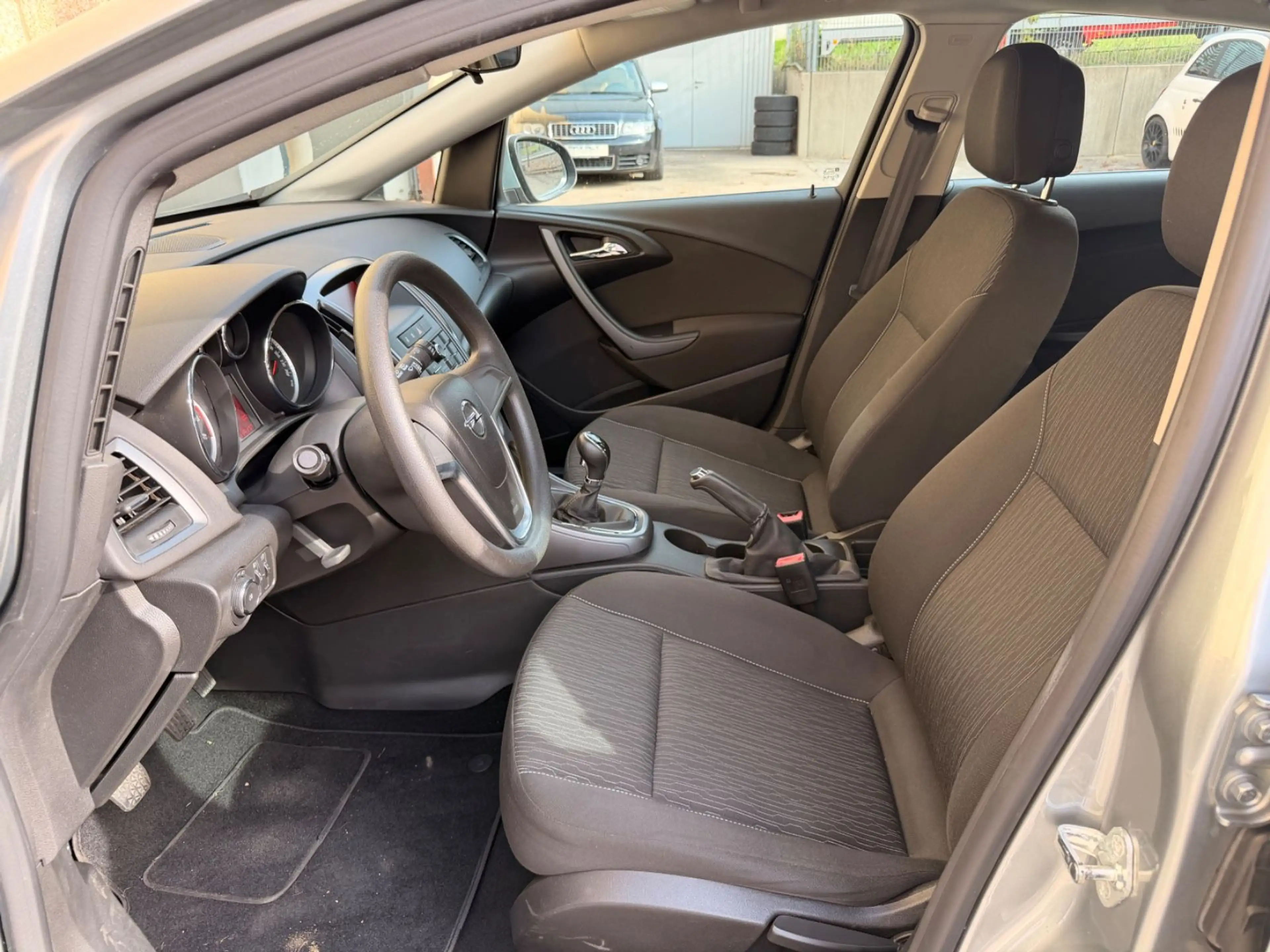Opel Astra J Lim 1.6/Klimaanlage/CD/BC/ZV/Euro6/ — photo 5