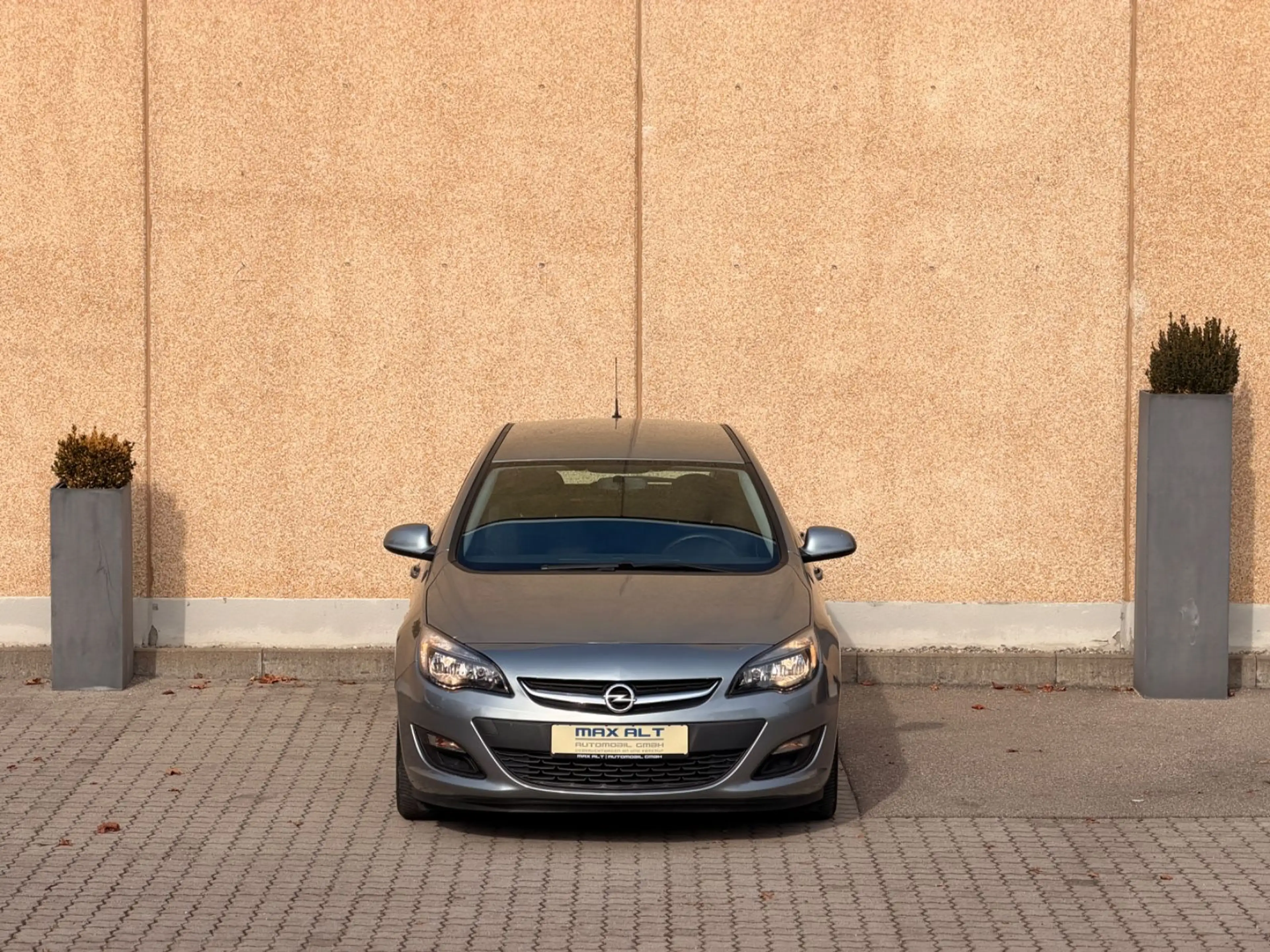 Opel Astra J Lim 1.6/Klimaanlage/CD/BC/ZV/Euro6/ — photo 3