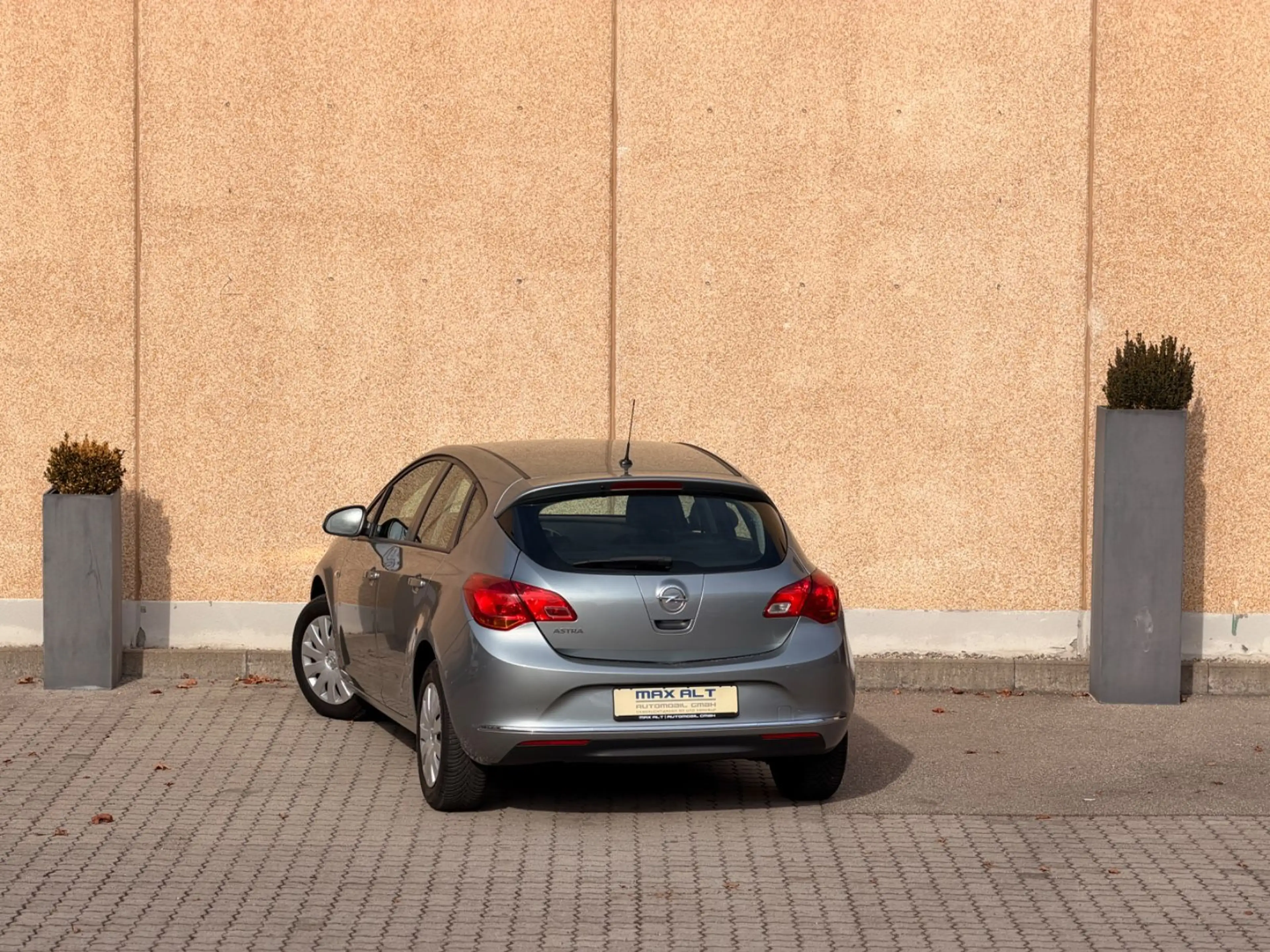 Opel Astra J Lim 1.6/Klimaanlage/CD/BC/ZV/Euro6/ — photo 14