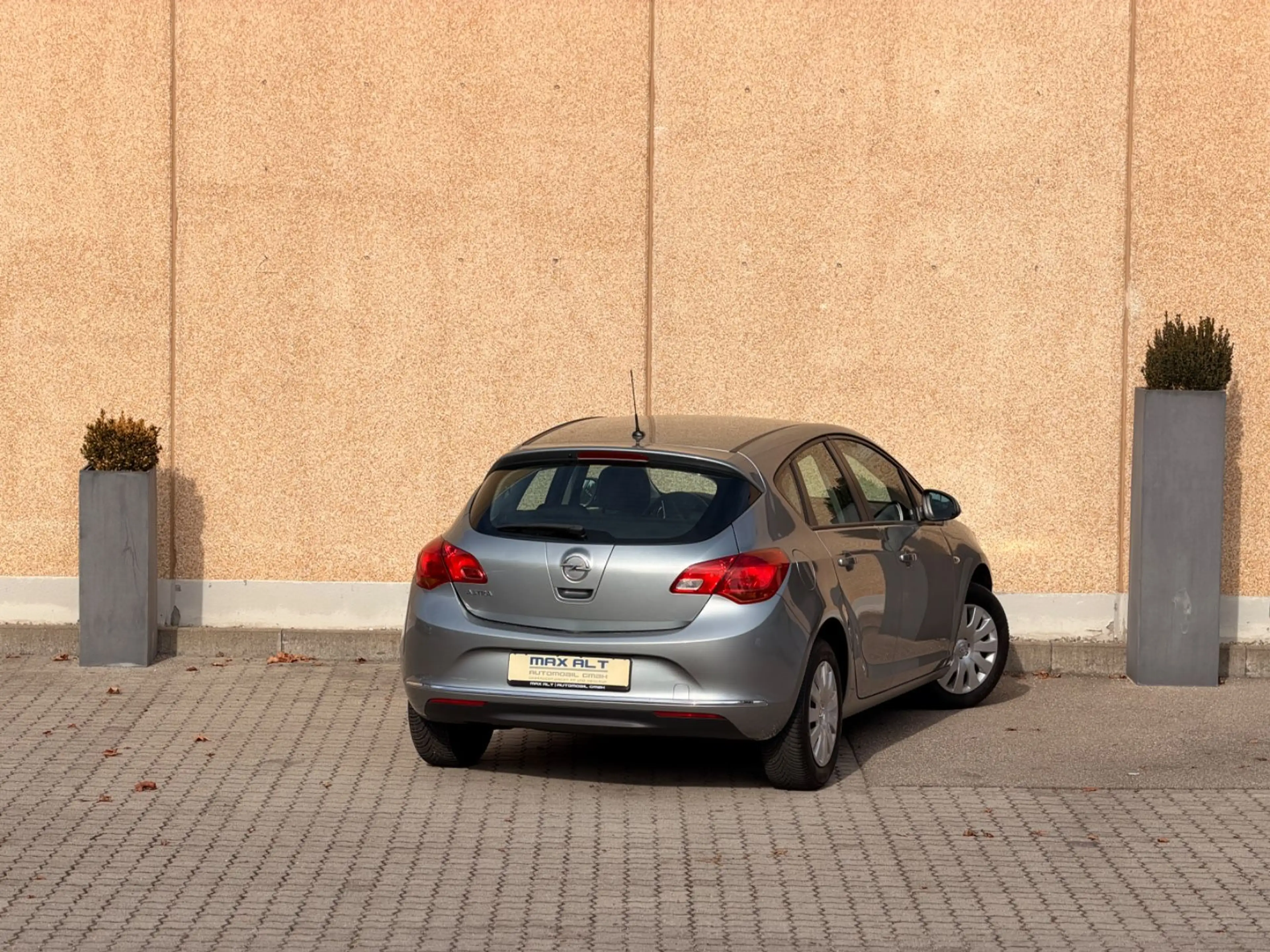 Opel Astra J Lim 1.6/Klimaanlage/CD/BC/ZV/Euro6/ — photo 15