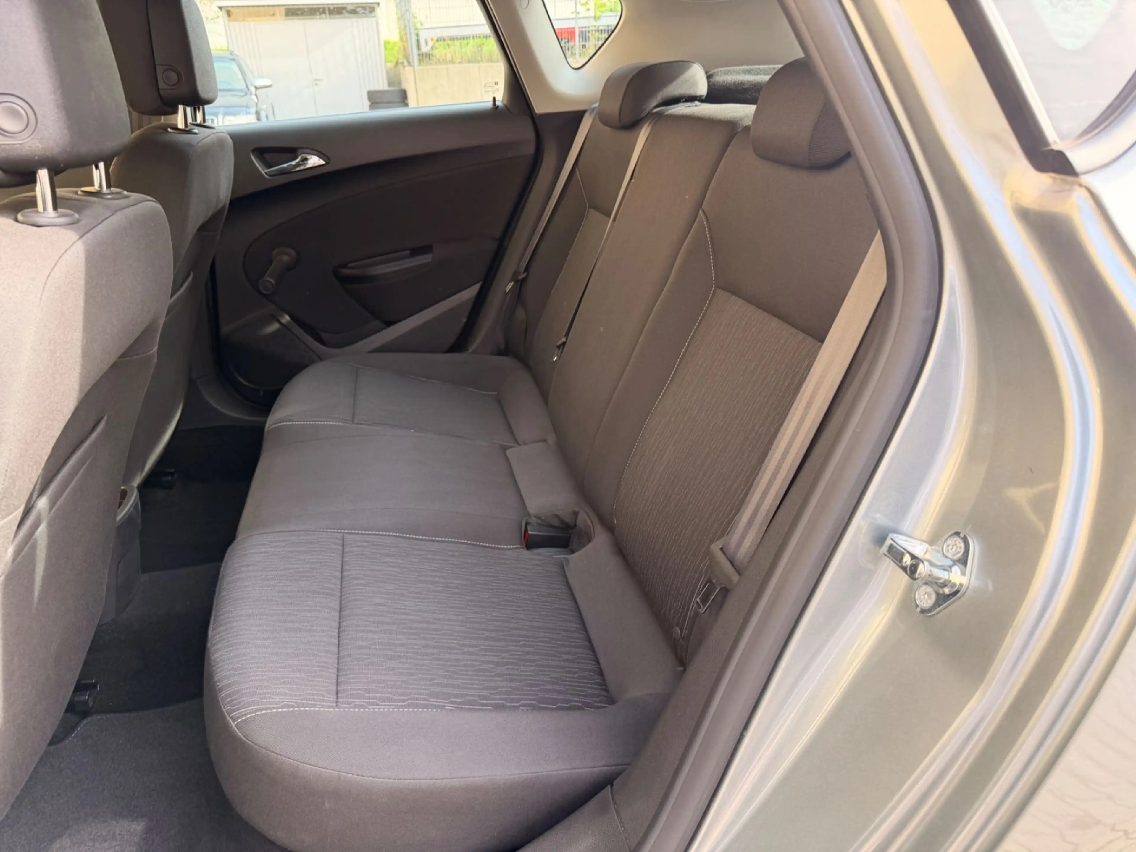 Opel Astra J Lim 1.6/Klimaanlage/CD/BC/ZV/Euro6/ — photo 13