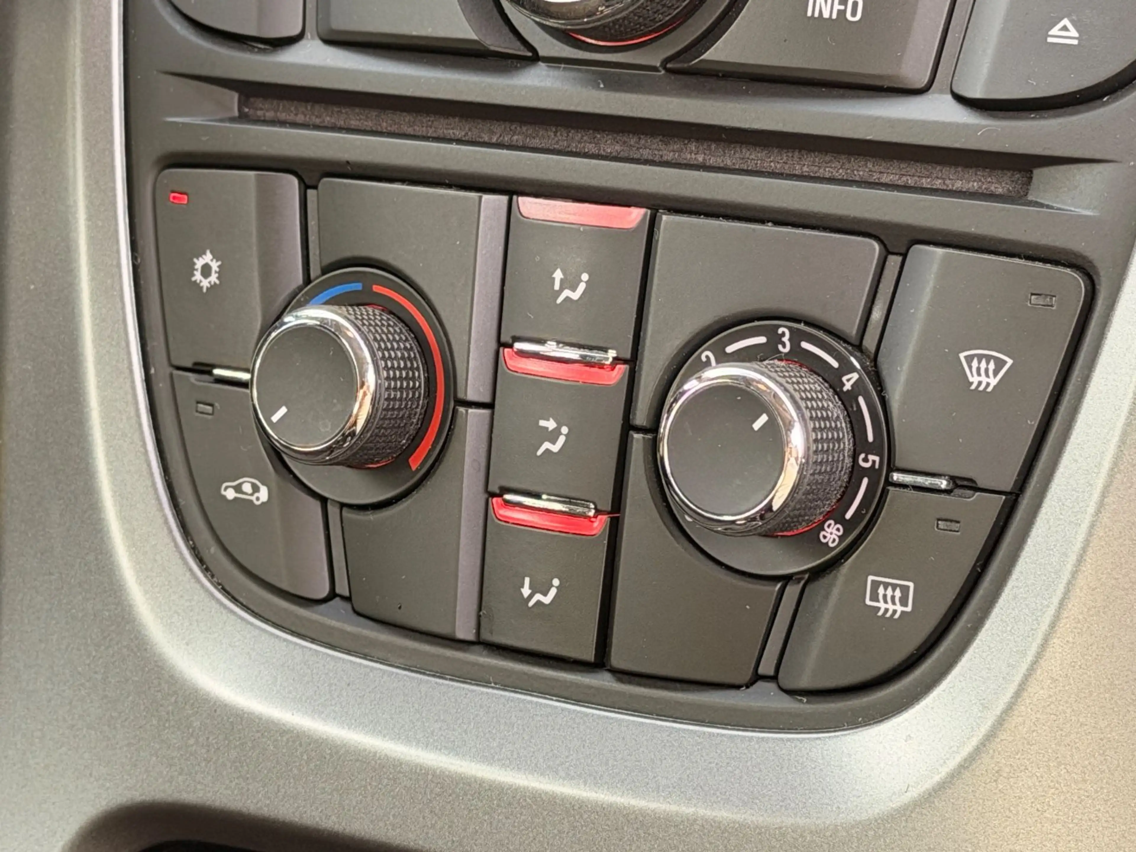 Opel Astra J Lim 1.6/Klimaanlage/CD/BC/ZV/Euro6/ — photo 10