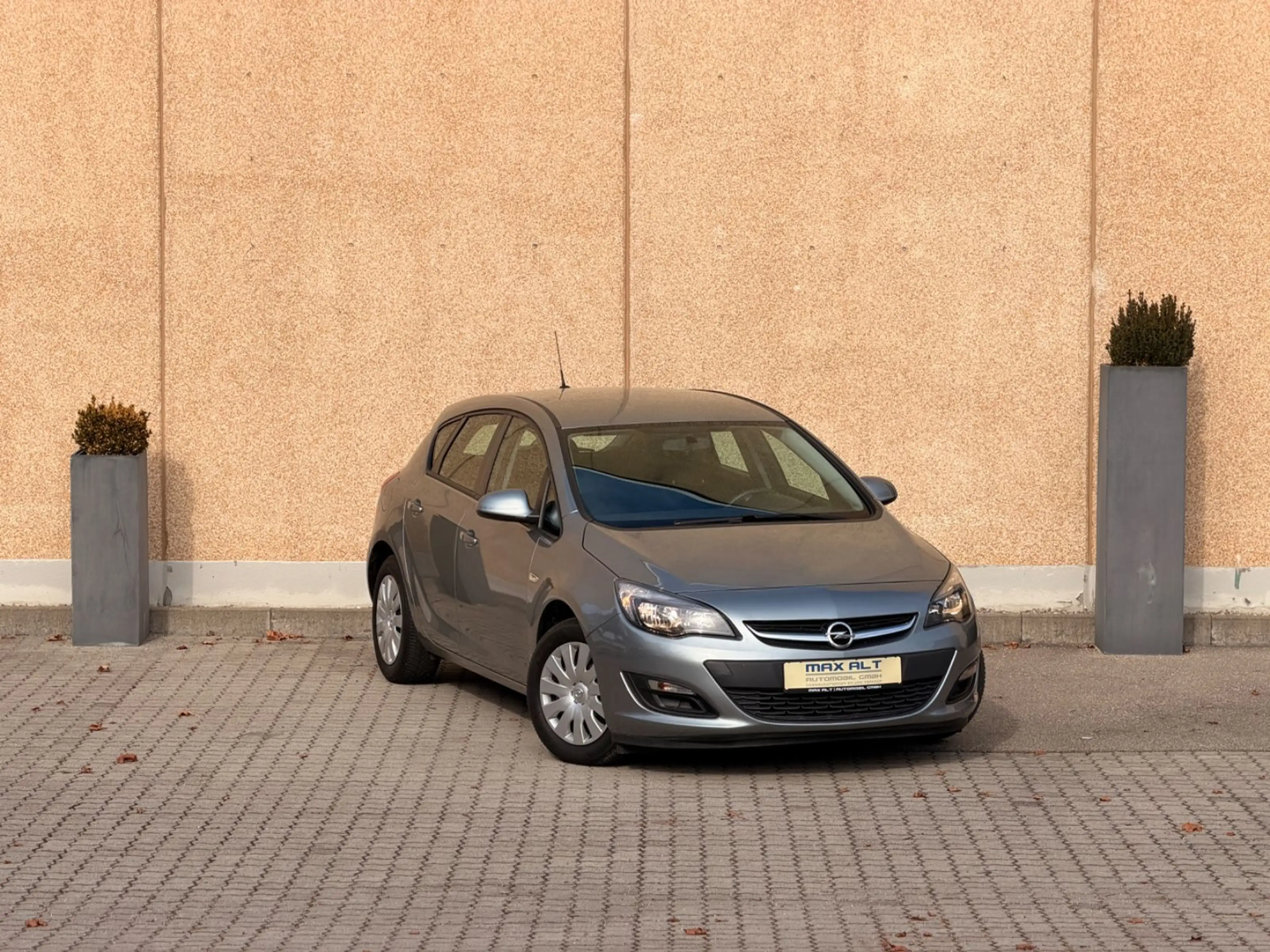 Opel Astra J Lim 1.6/Klimaanlage/CD/BC/ZV/Euro6/ — photo 2