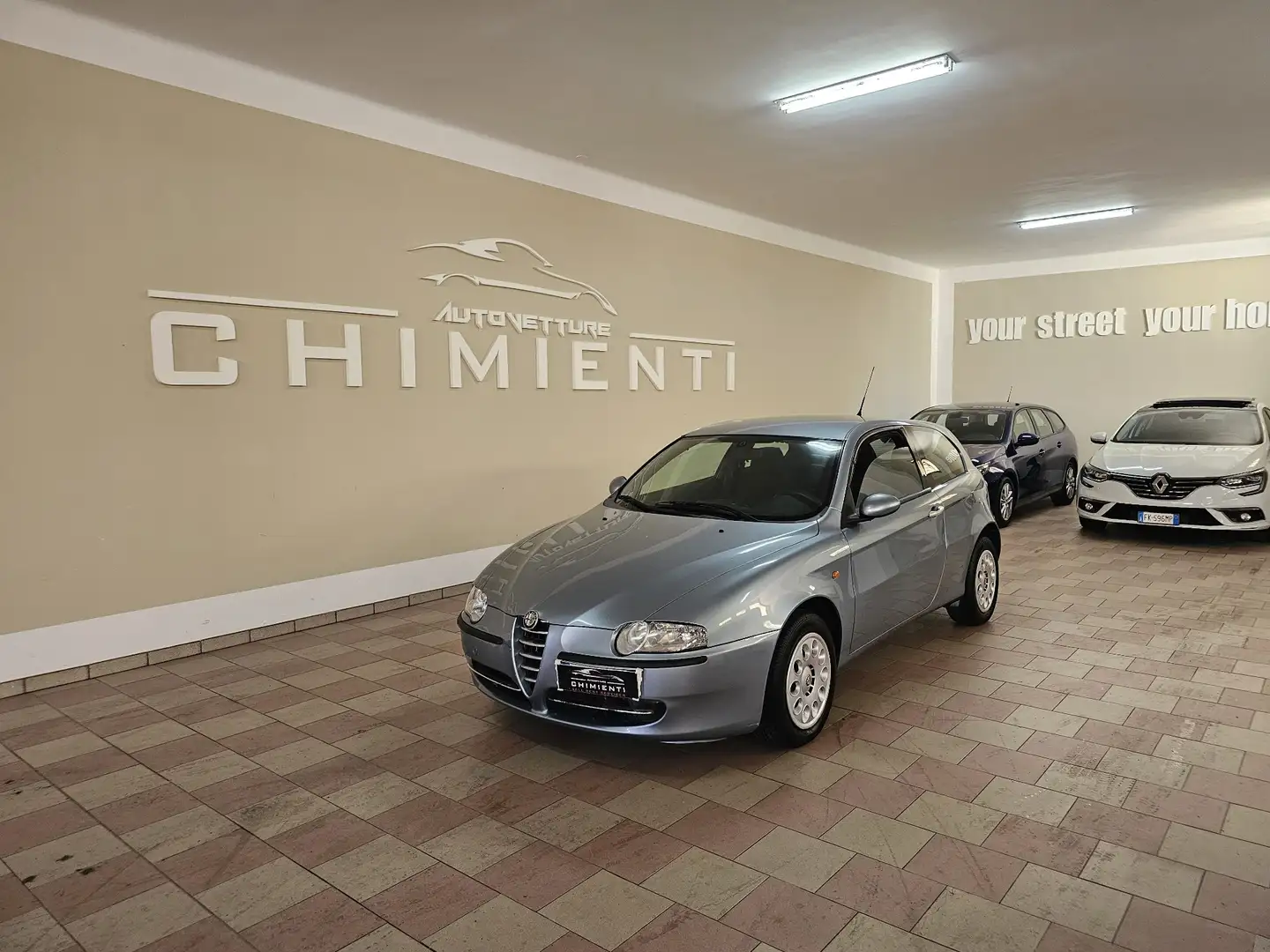 Alfa Romeo 147 147 3p 1.6 ts Distinctive 105cv Gris - 1