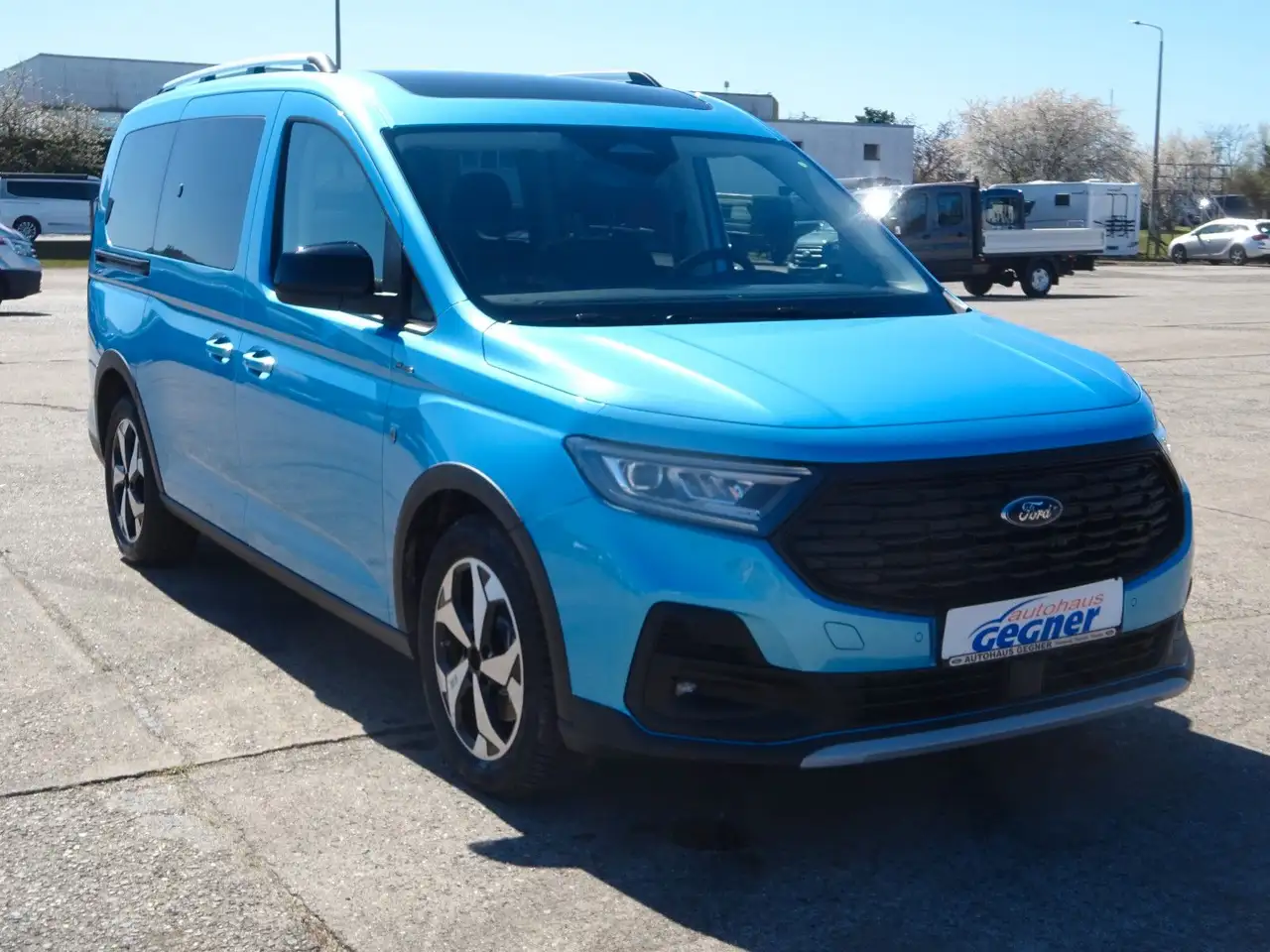 Ford Grand Tourneo 2026 — фото 12