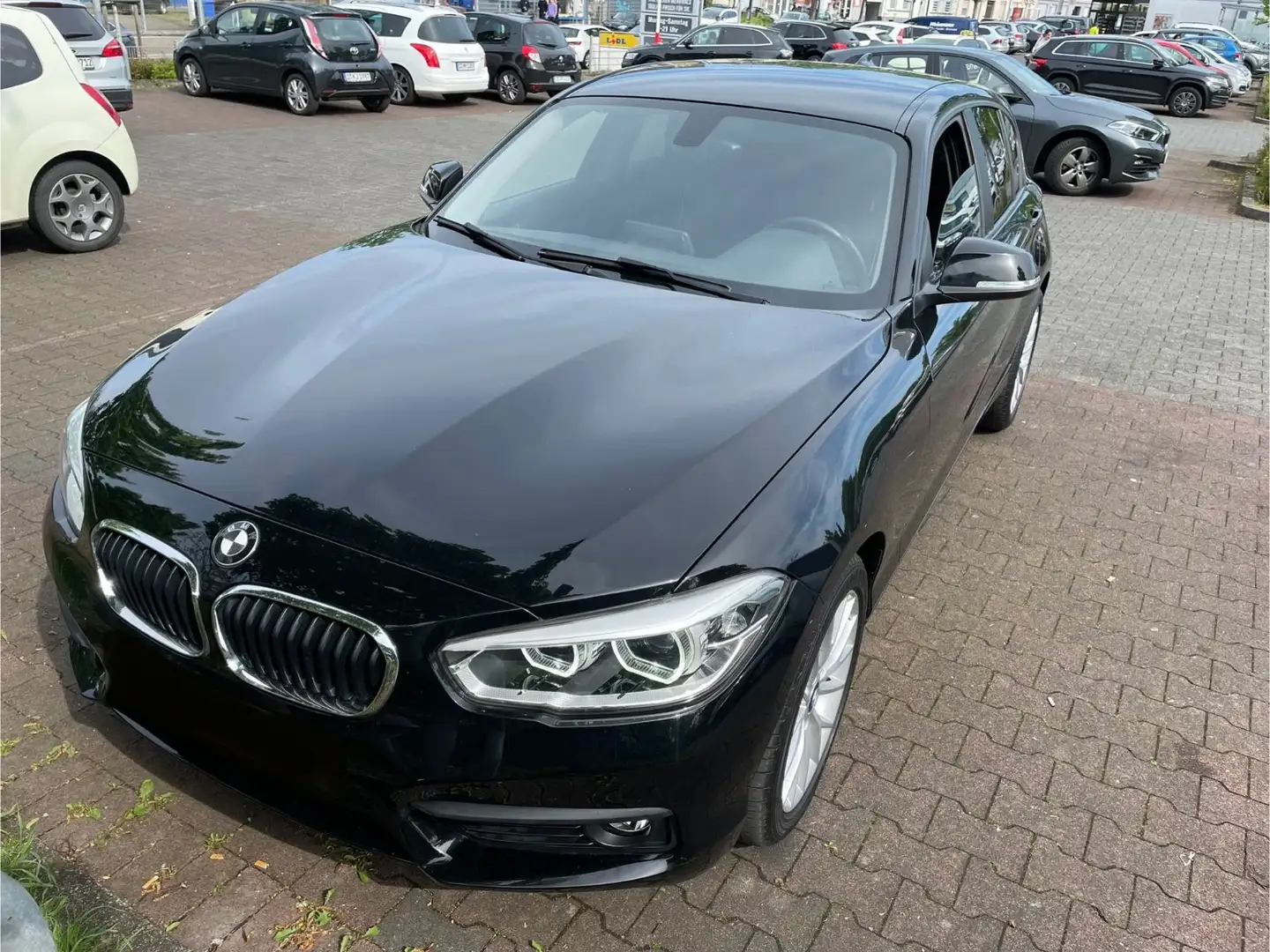 BMW 120 i aut. Sport Navi LED AHK PDC Shz uvm Schwarz - 2