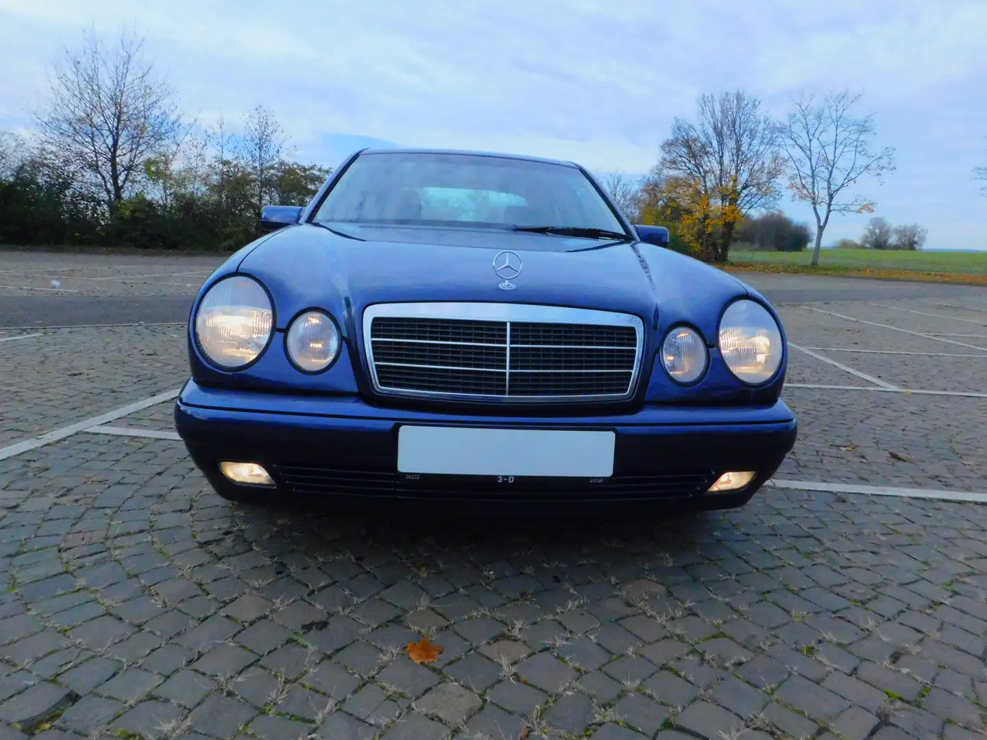 Mercedes-Benz E 200 E 200 Classic Erstklassiger Oldtimerkandidat Bleu - 2