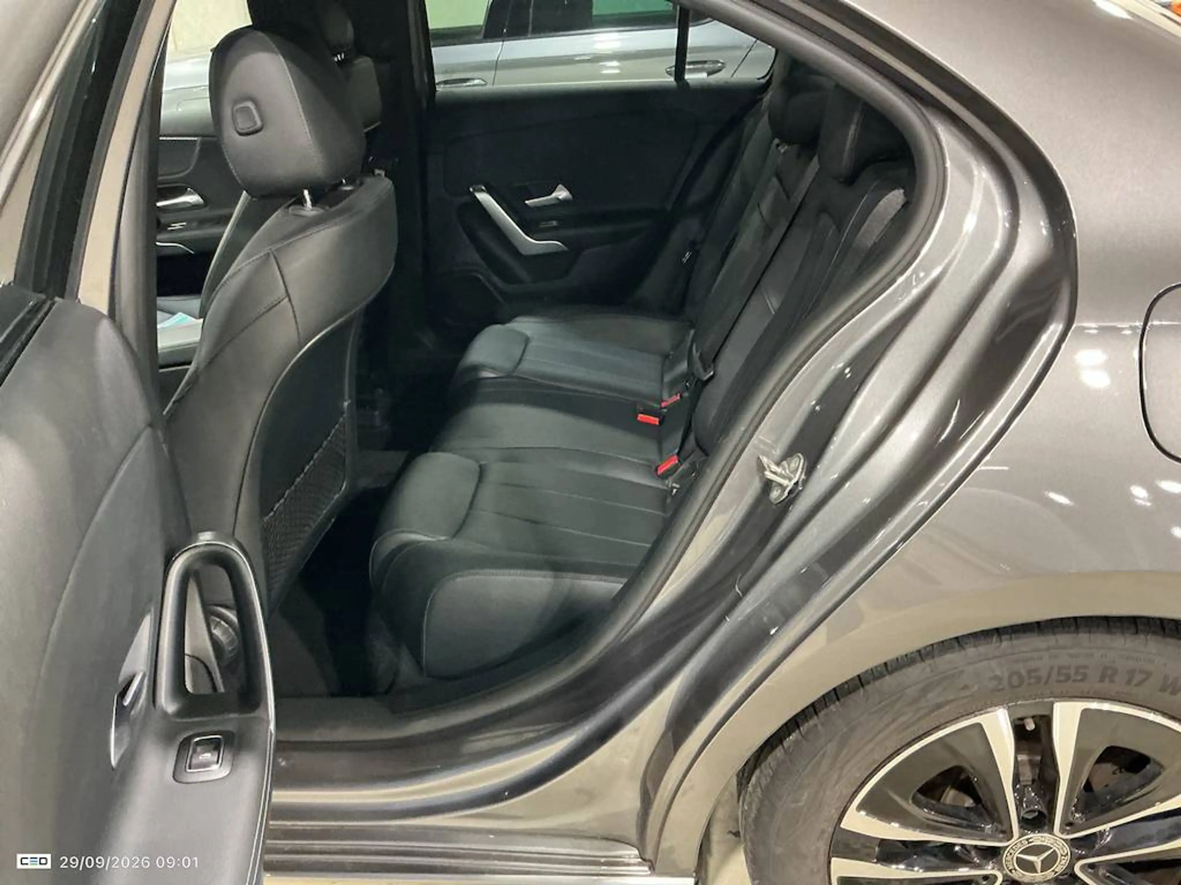 Mercedes-Benz A 180 Luxury Line Sedan Facelift GTRONIC *LED-CAMERA-KEYLESS-LED AMBIANCE-CUIR* — photo 8