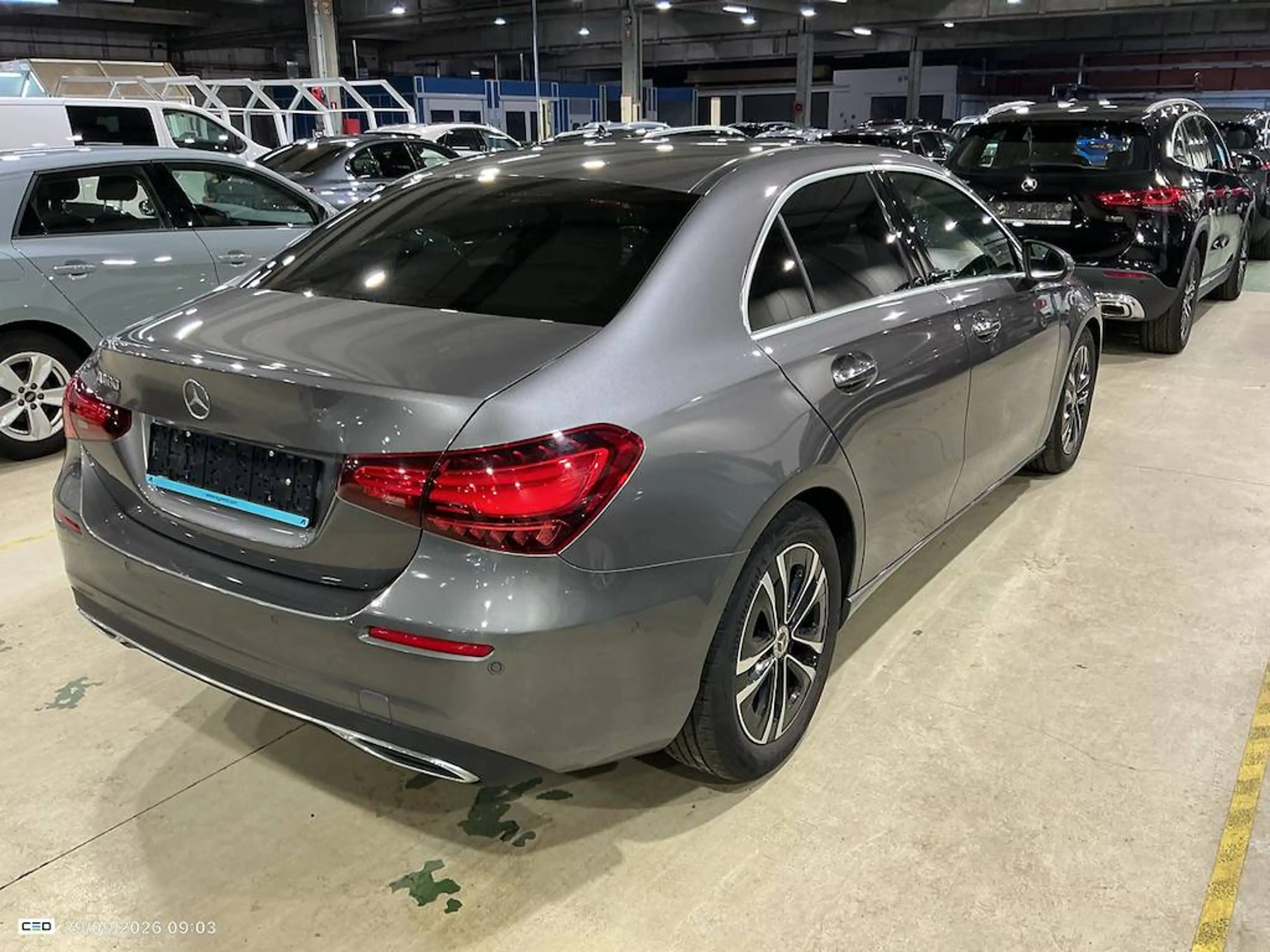 Mercedes-Benz A 180 Luxury Line Sedan Facelift GTRONIC *LED-CAMERA-KEYLESS-LED AMBIANCE-CUIR* — photo 4
