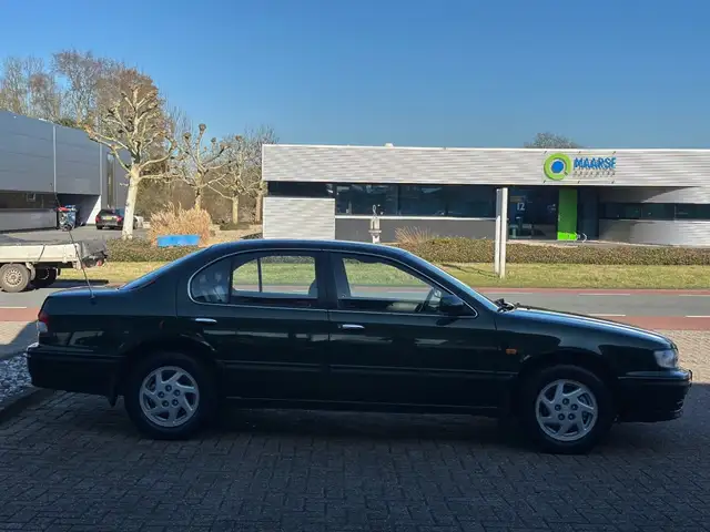 Nissan Maxima view 5