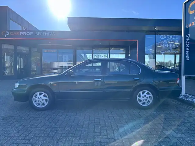 Nissan Maxima view 8