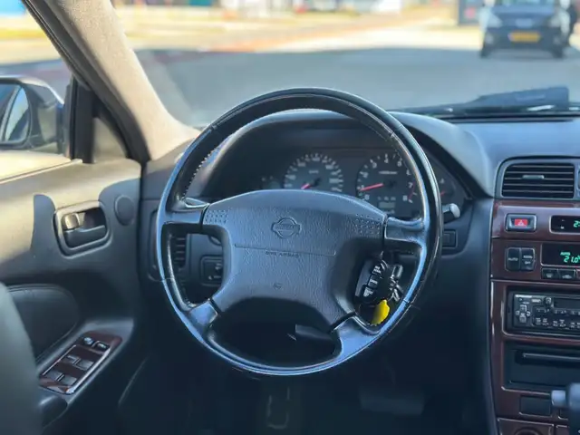 Nissan Maxima view 13