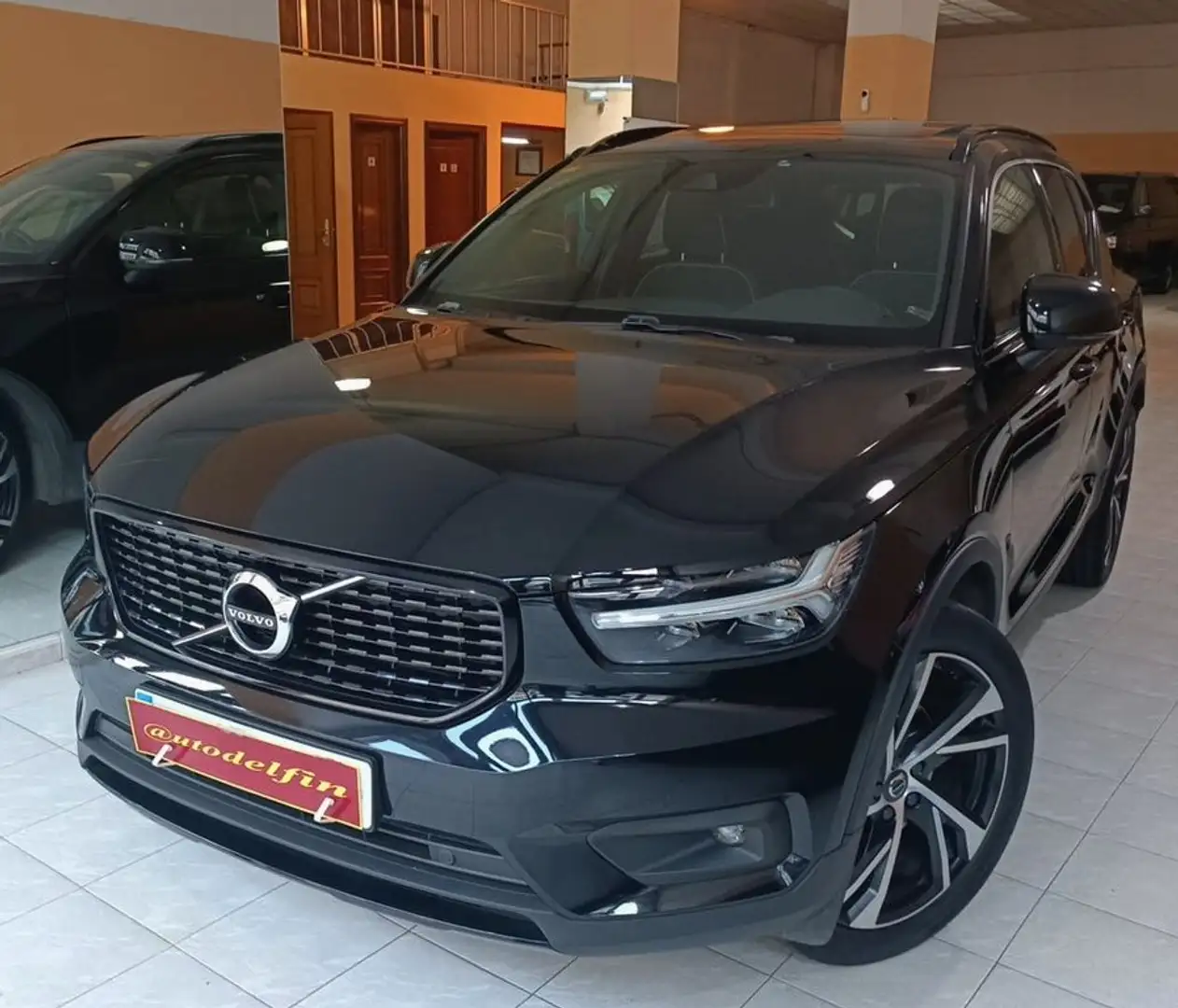 Volvo XC40 2.0 D4 AWD R-Design Auto Noir - 1