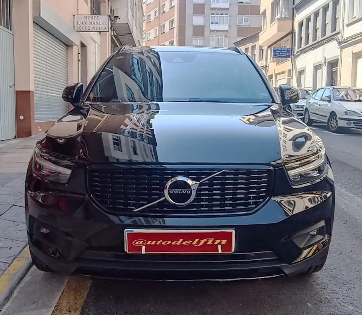Volvo XC40 2.0 D4 AWD R-Design Auto Noir - 2