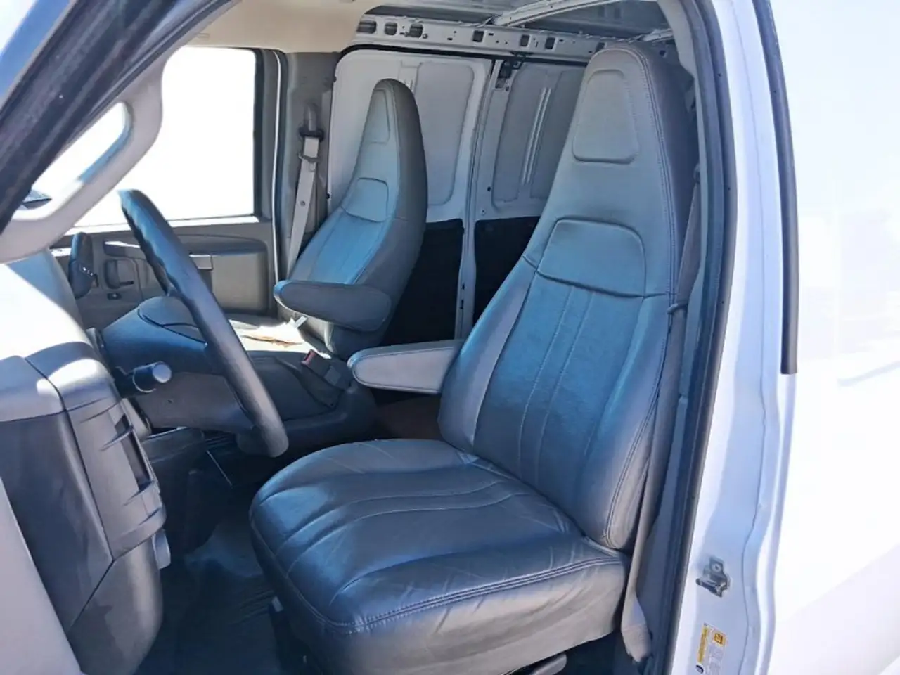 Chevrolet Express 2500 photo Chevrolet Express 2500