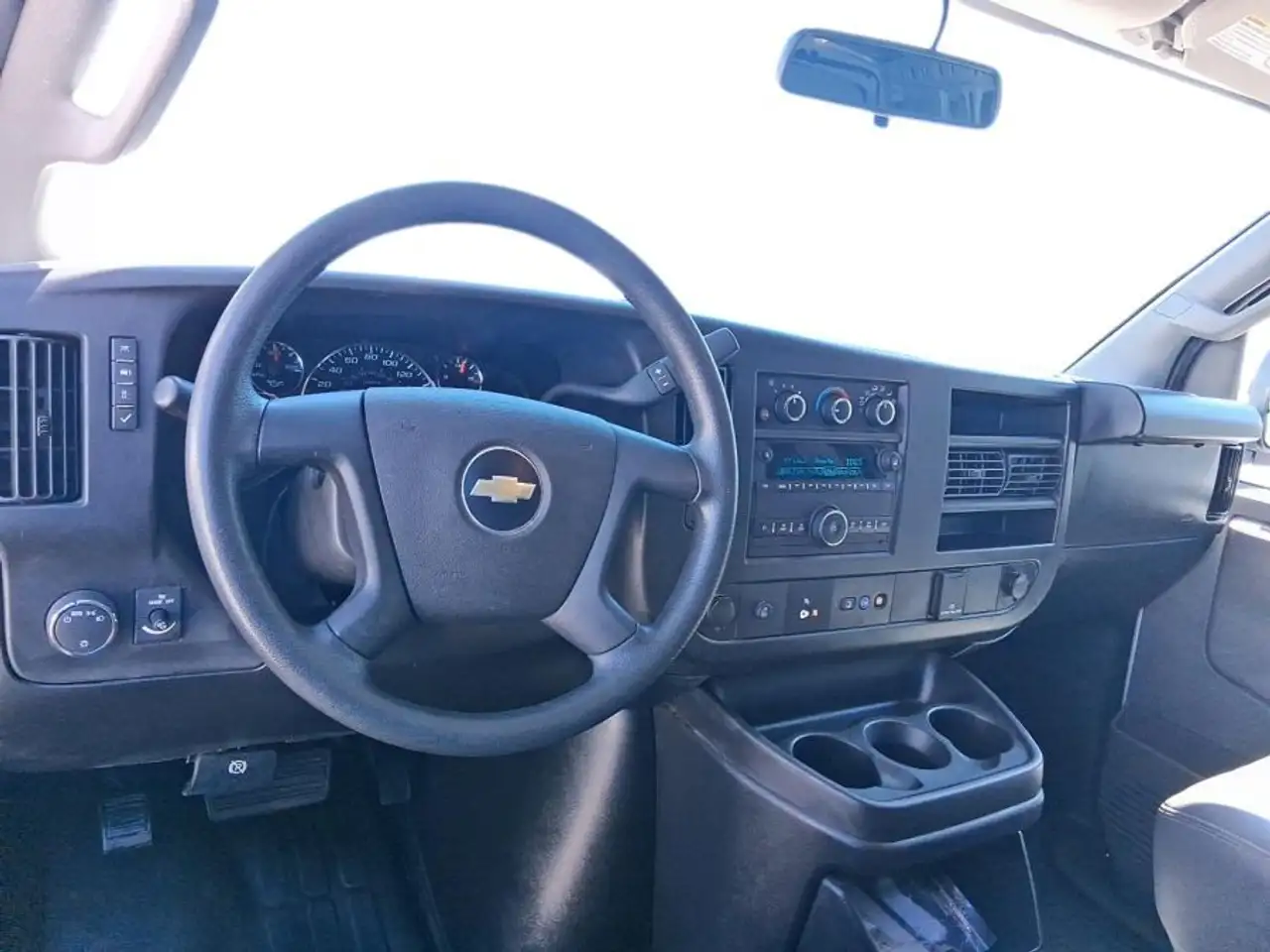 Chevrolet Express 2500 photo Chevrolet Express 2500