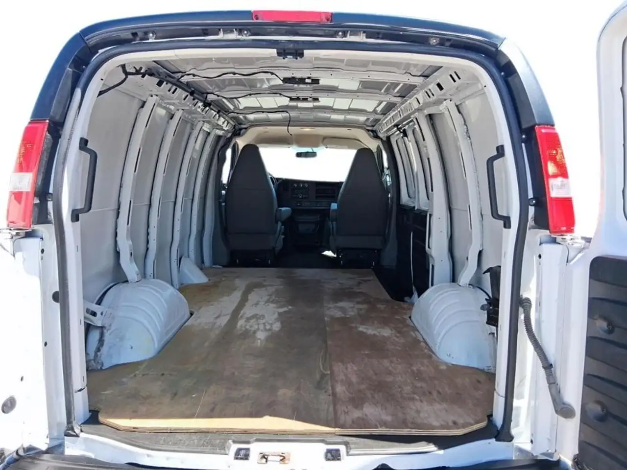 Chevrolet Express 2500 photo Chevrolet Express 2500