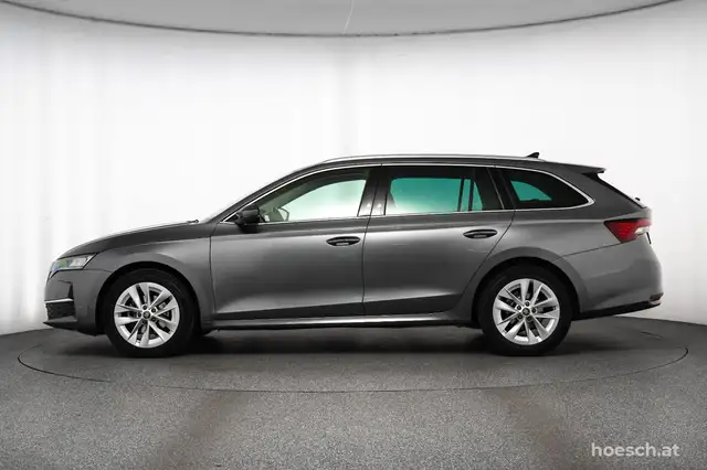Skoda Octavia view 4