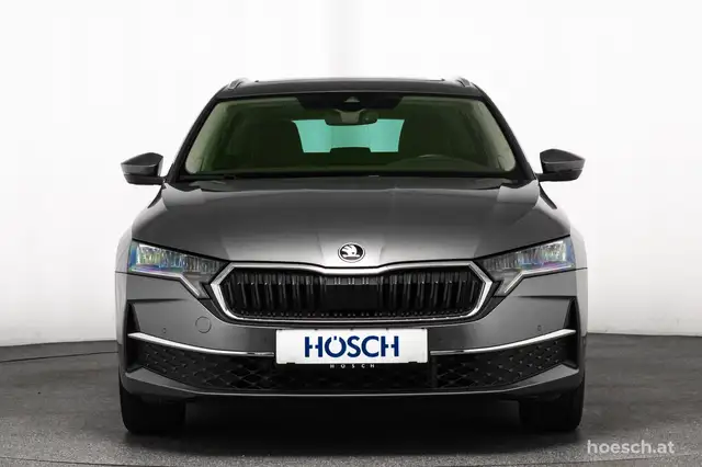 Skoda Octavia view 3
