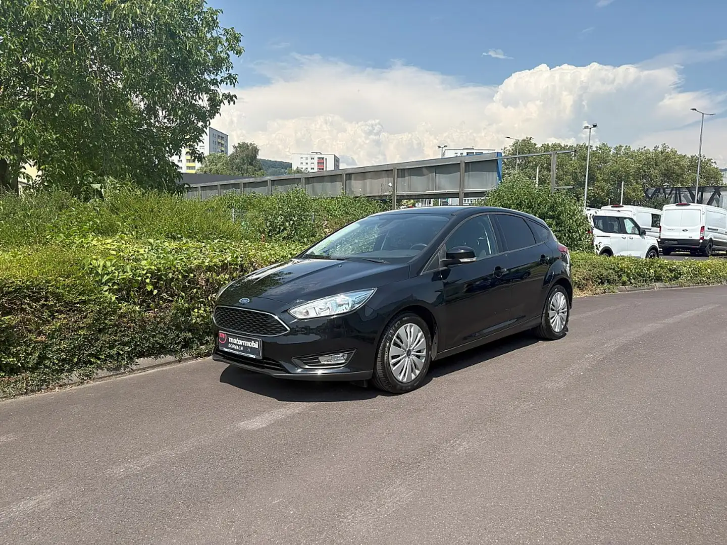 Ford Focus 1,0 EcoBoost Trend Schwarz - 1